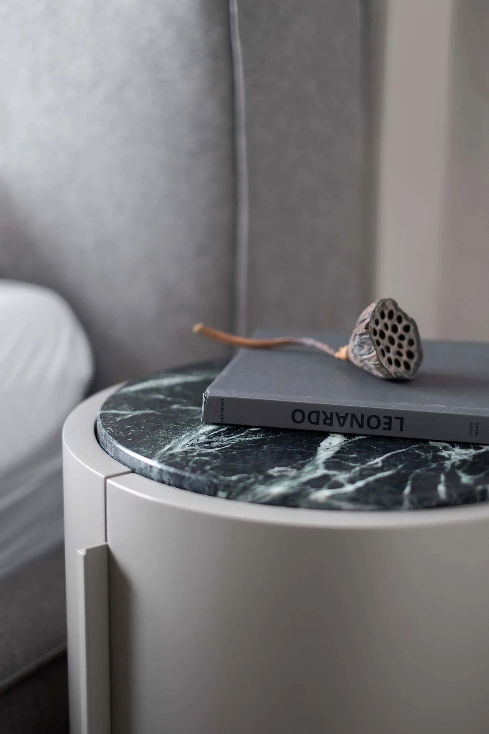 NEVATOWERS住宅综合体公寓设计：现代极简主义改造