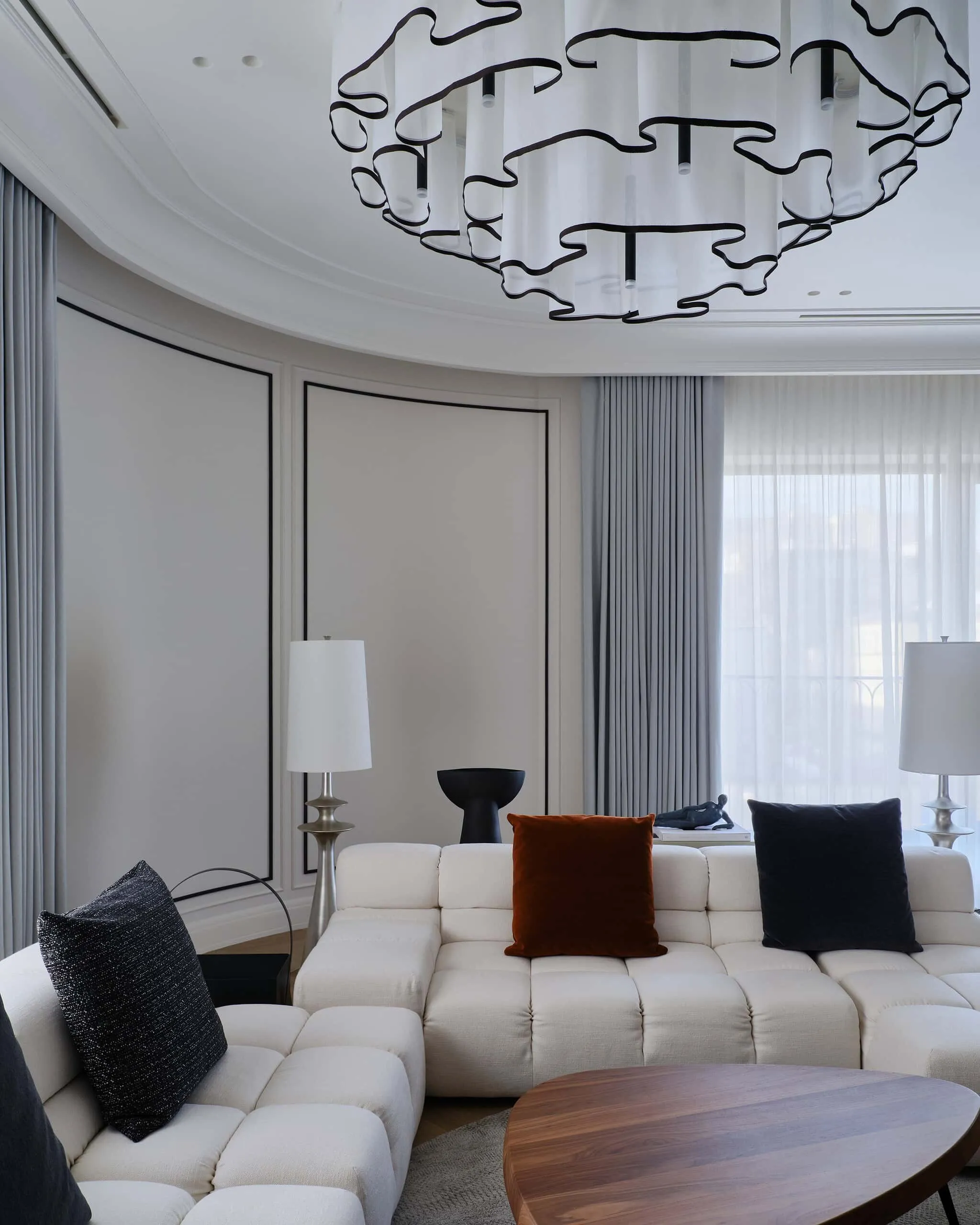 法式优雅与美式舒适在莫斯科公寓中的完美融合，由Simple Interiors设计