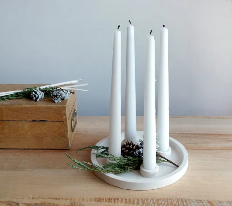 Classic Christmas Candle Scents to Set the Mood