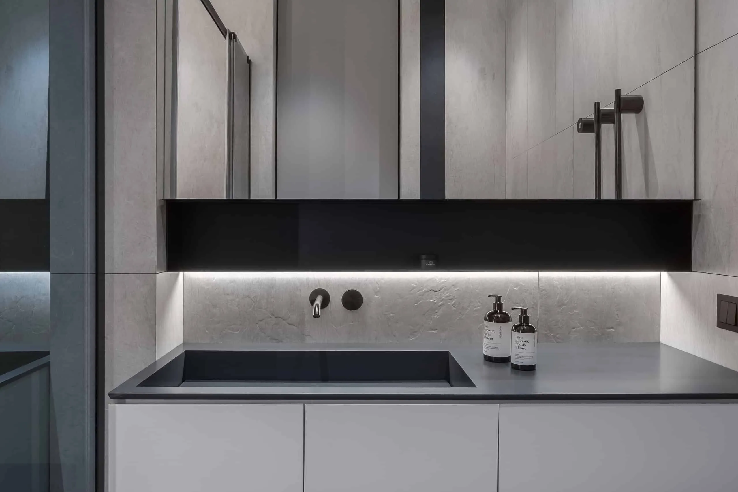 NEVATOWERS住宅综合体公寓设计：现代极简主义改造