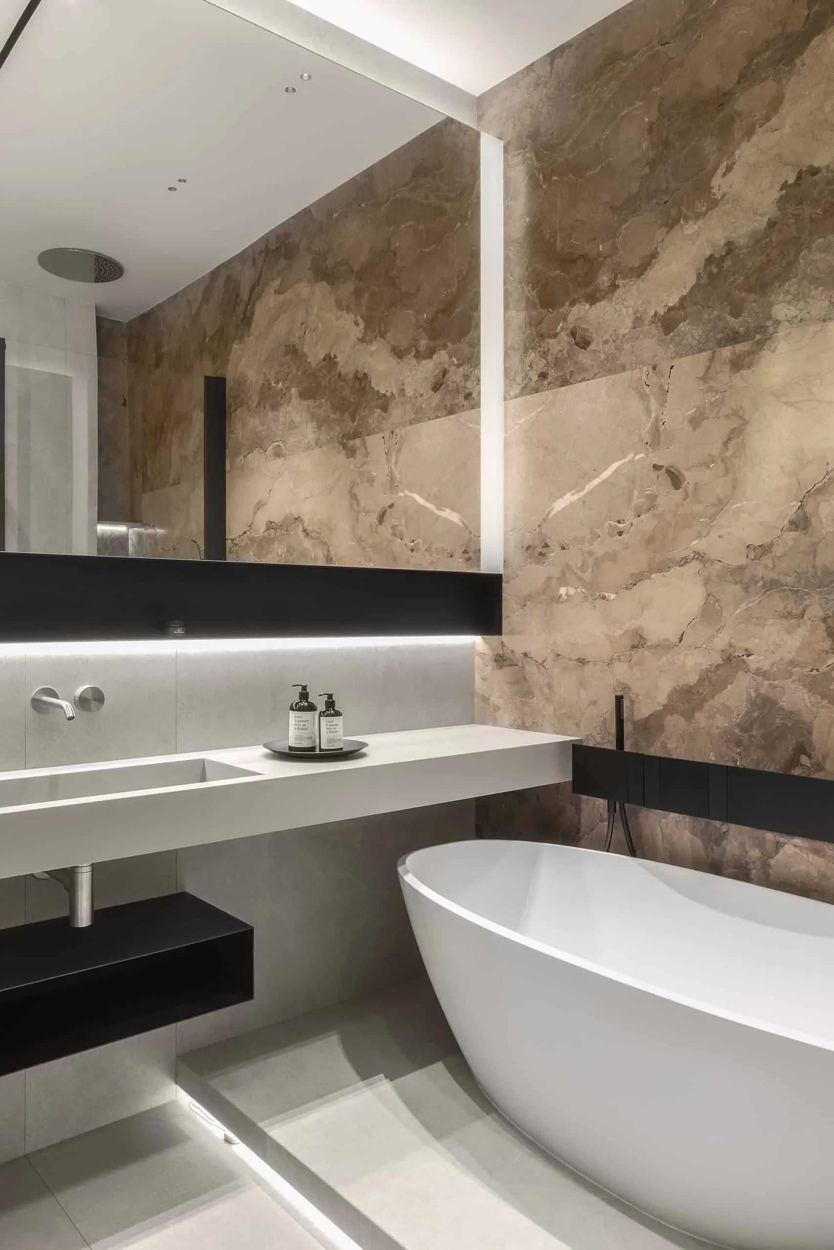 NEVATOWERS住宅综合体公寓设计：现代极简主义改造