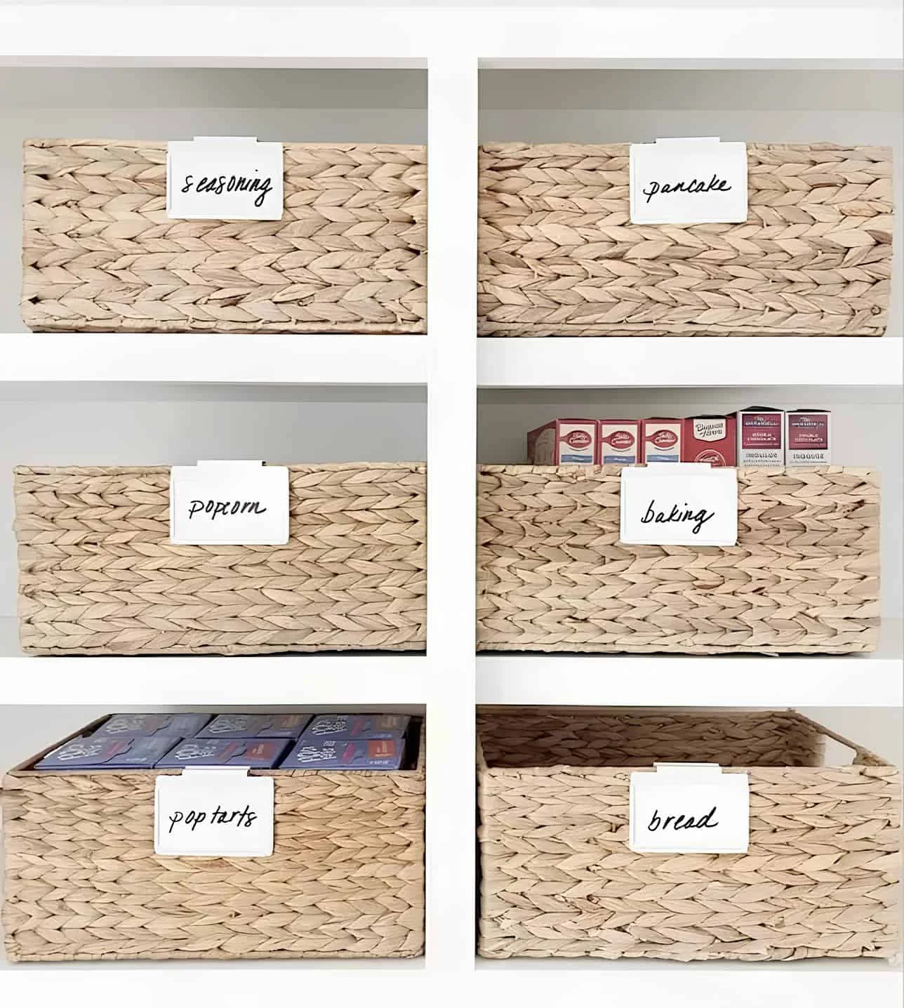 16. Добавьте плетеные корзины для кладовой
