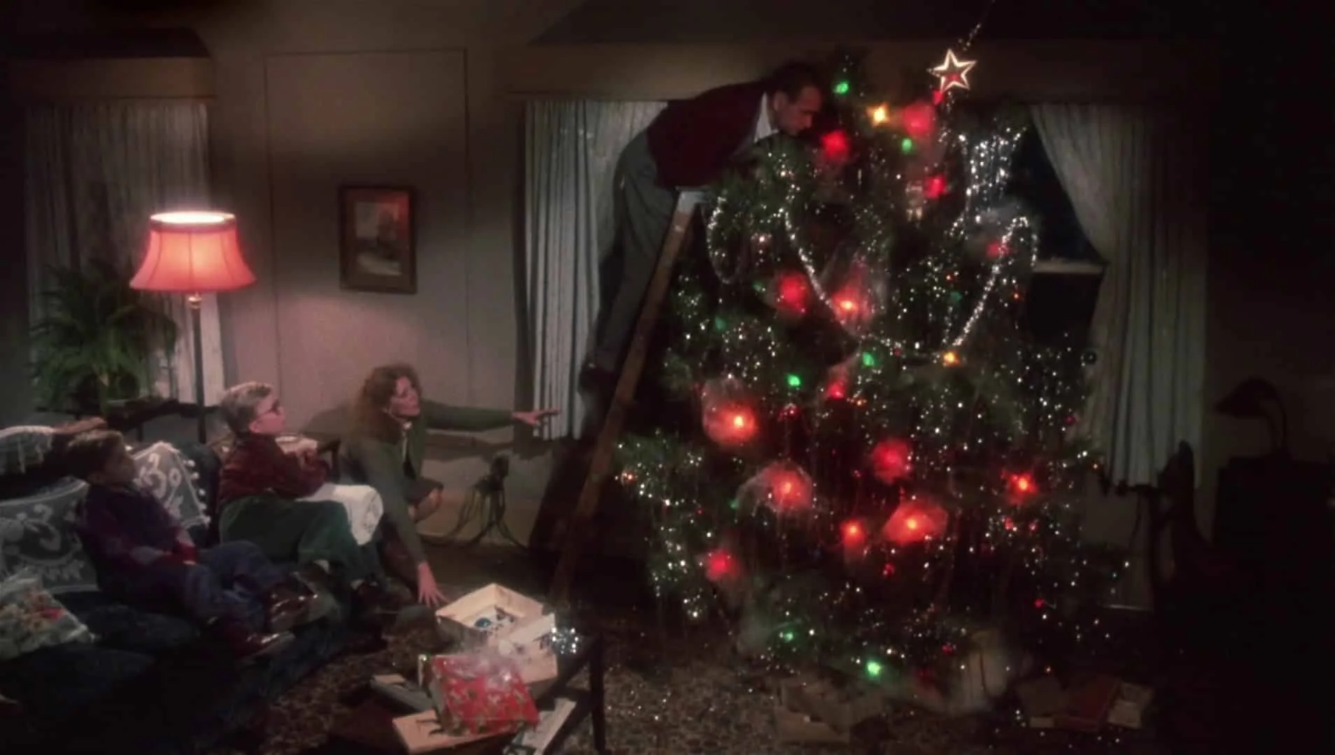 6. Casa de los Parker – A Christmas Story