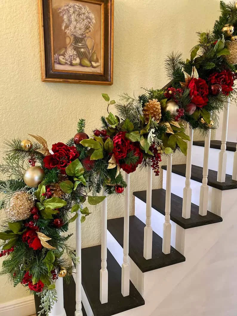 Luxurious Christmas Garland with Accents
