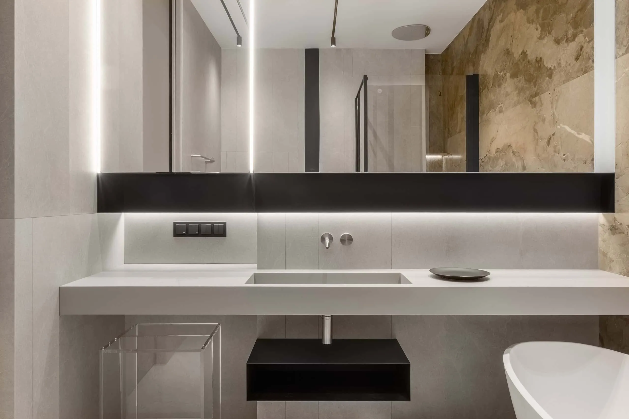 NEVATOWERS住宅综合体公寓设计：现代极简主义改造