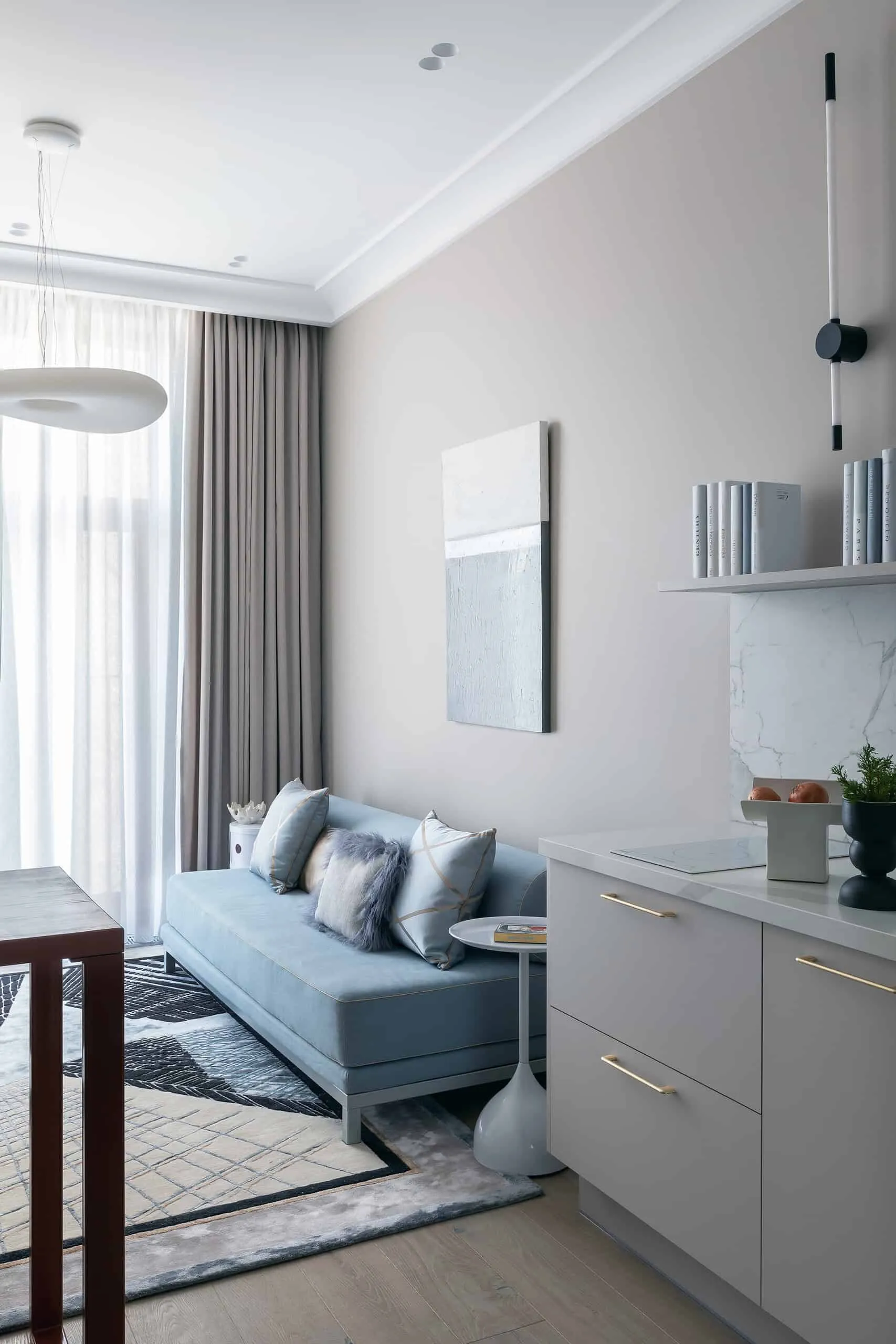 Apartamento de 22 m² transformado: diseño compacto y lujoso en Moscú