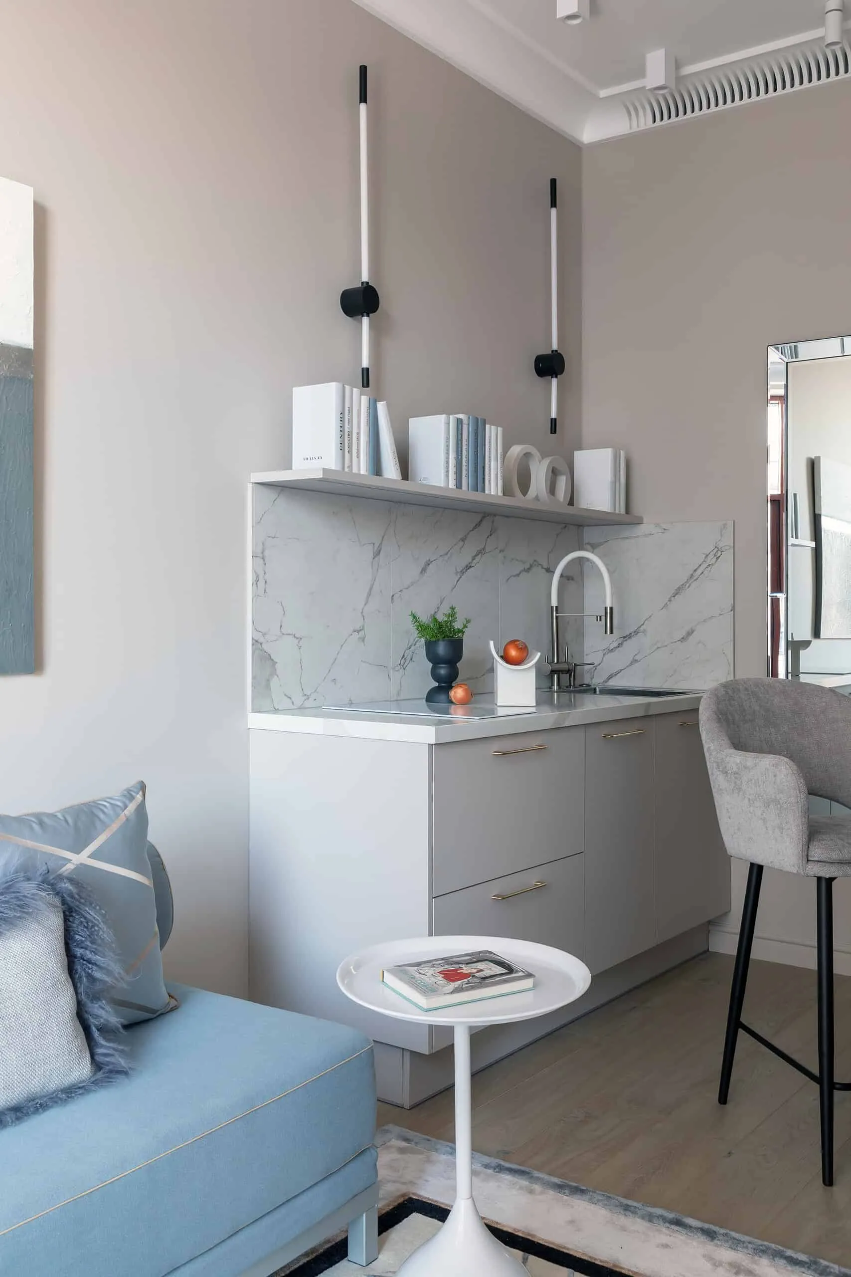 Apartamento de 22 m² transformado: diseño compacto y lujoso en Moscú