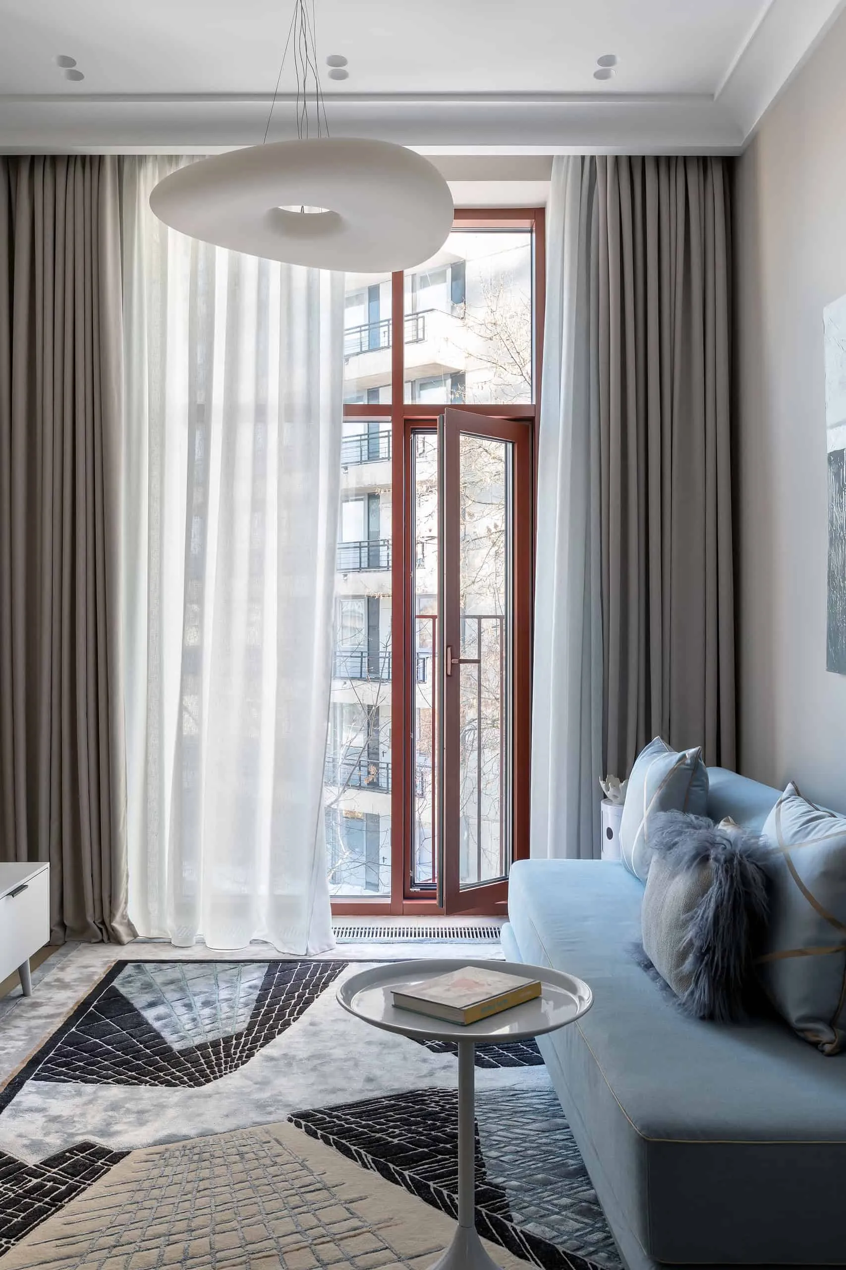 Apartamento de 22 m² transformado: diseño compacto y lujoso en Moscú