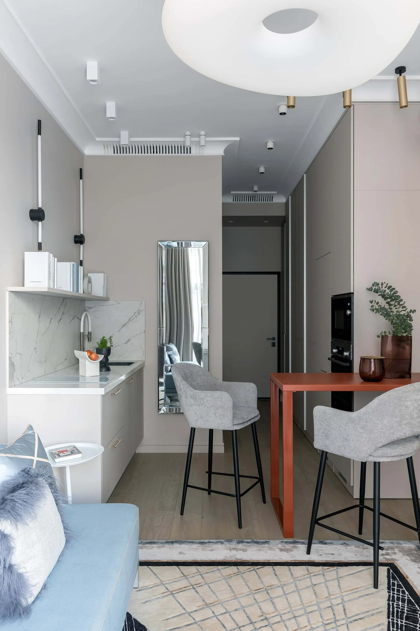 Apartamento de 22 m² transformado: diseño compacto y lujoso en Moscú