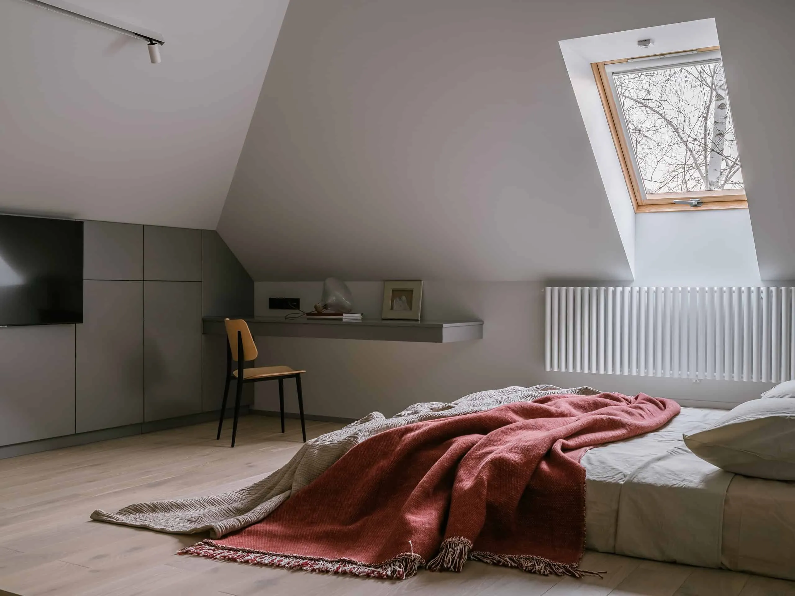 House with Flying Staircase: Minimalist Renovation by Makedesign Studio