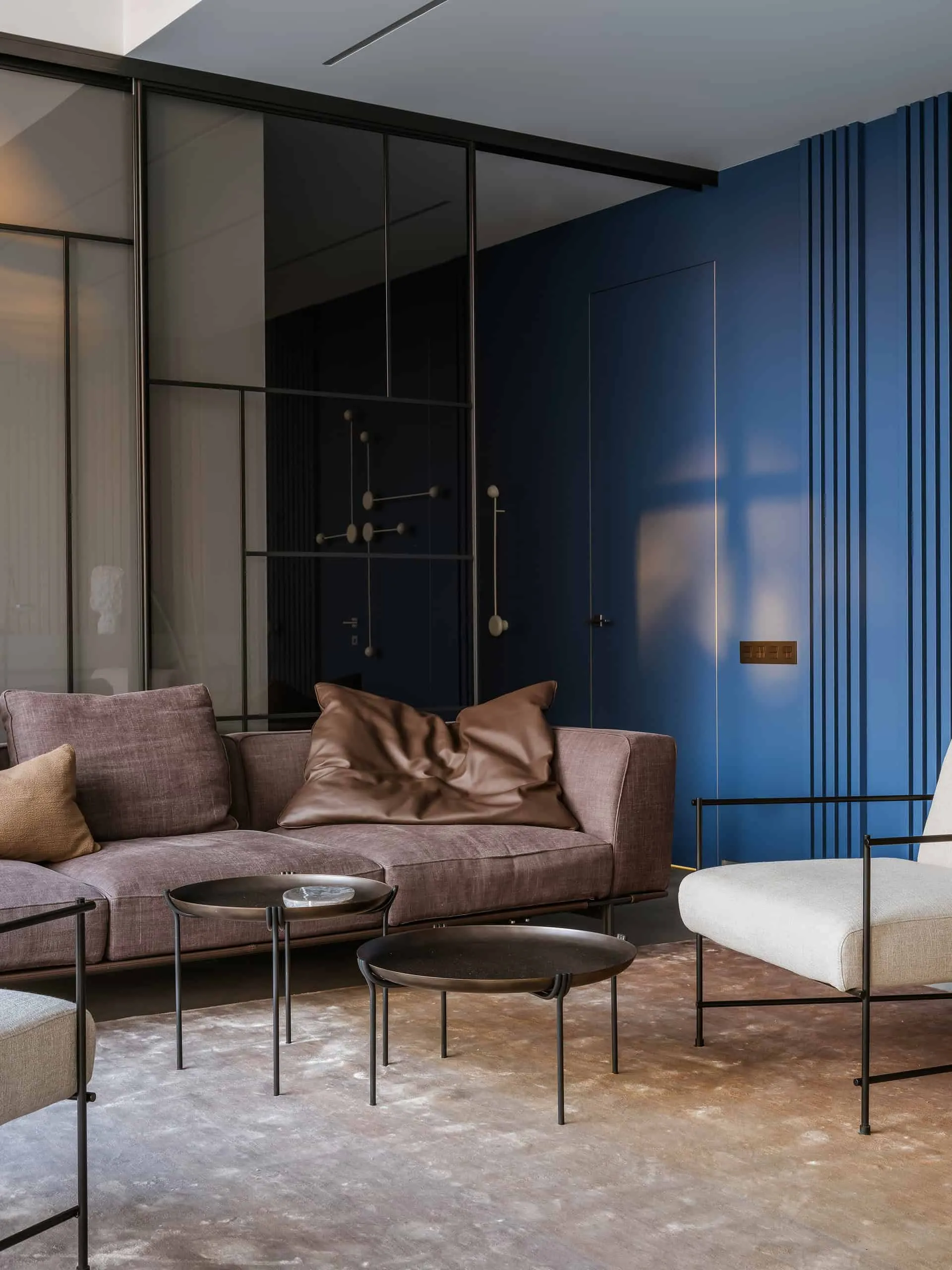 House with Flying Staircase: Minimalist Renovation by Makedesign Studio