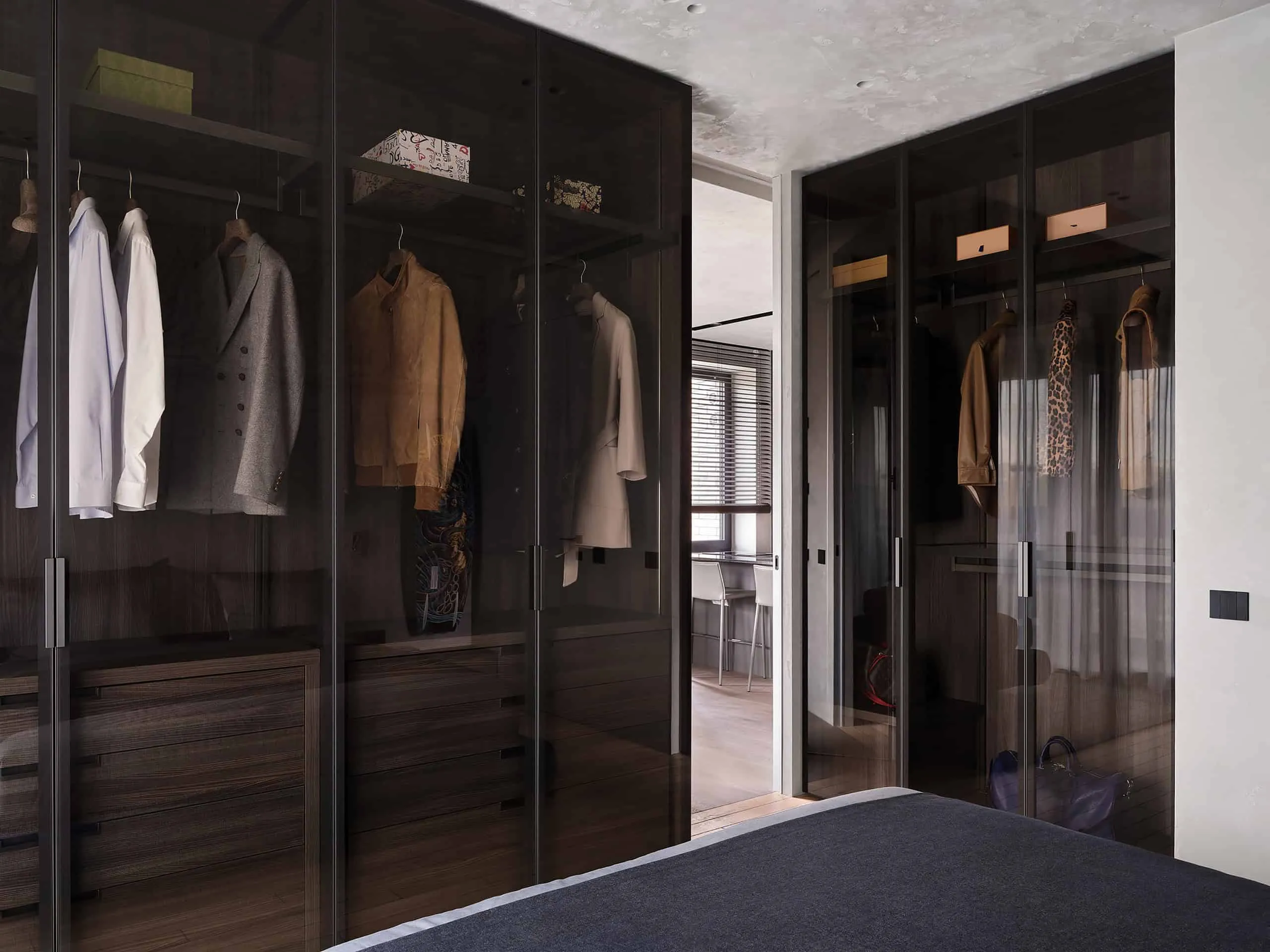 Квартира з тяжким характером — вид 21, гостьова кімната з кухні