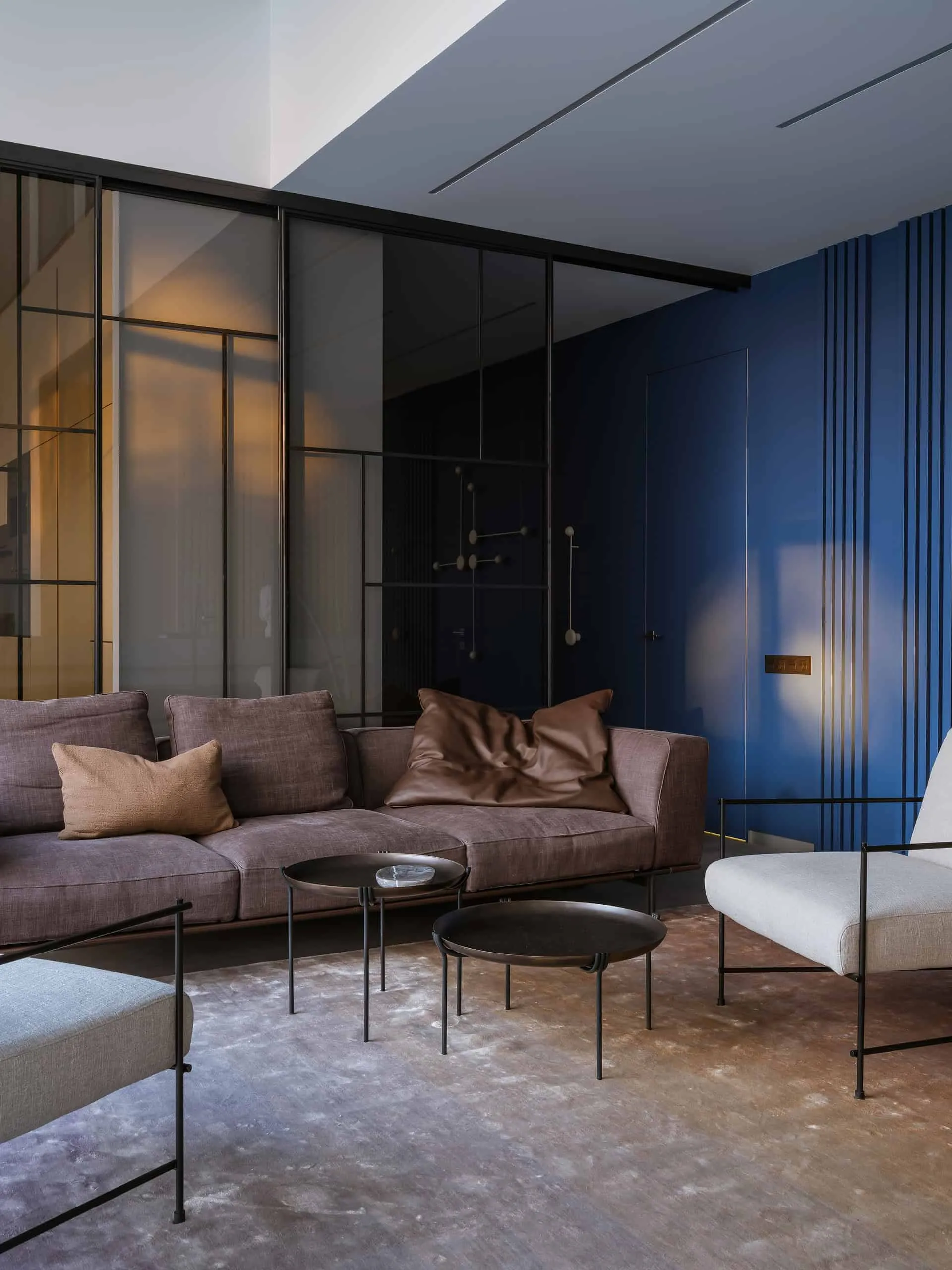 House with Flying Staircase: Minimalist Renovation by Makedesign Studio