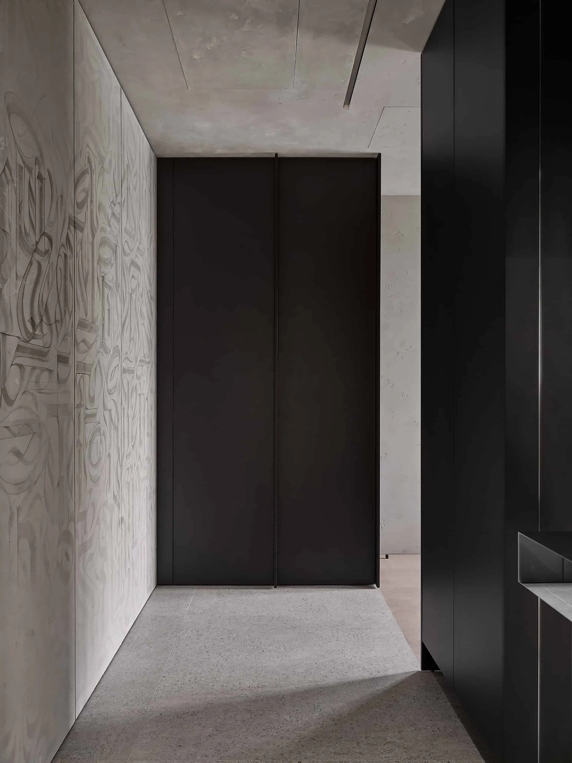 Квартира з тяжким характером — портретний вид 43, кут гостьової з мистецтвом