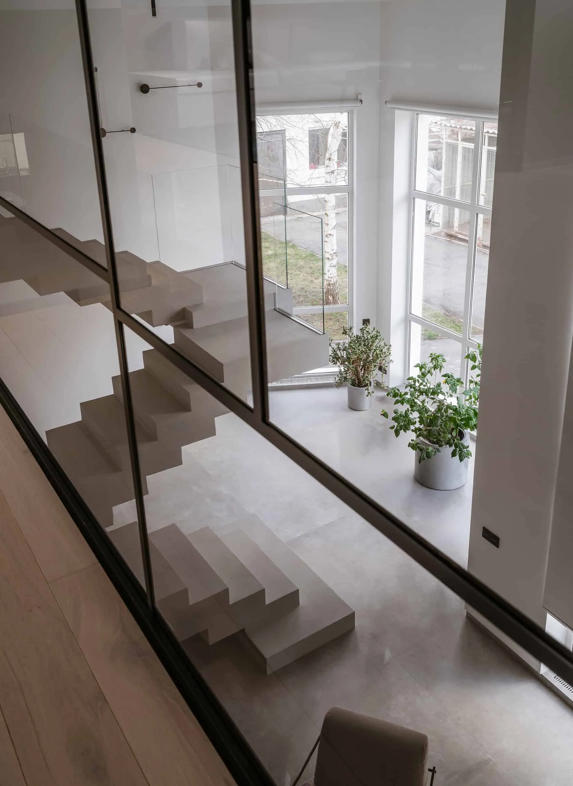 House with Flying Staircase: Minimalist Renovation by Makedesign Studio
