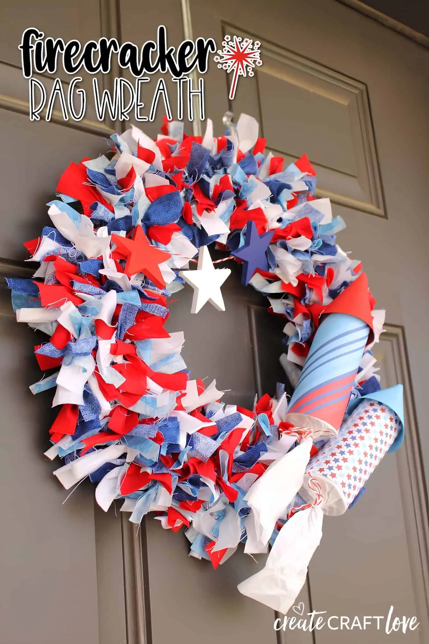 节日布料花环，充满布条、3D星星和纸制烟花，用于7月4日