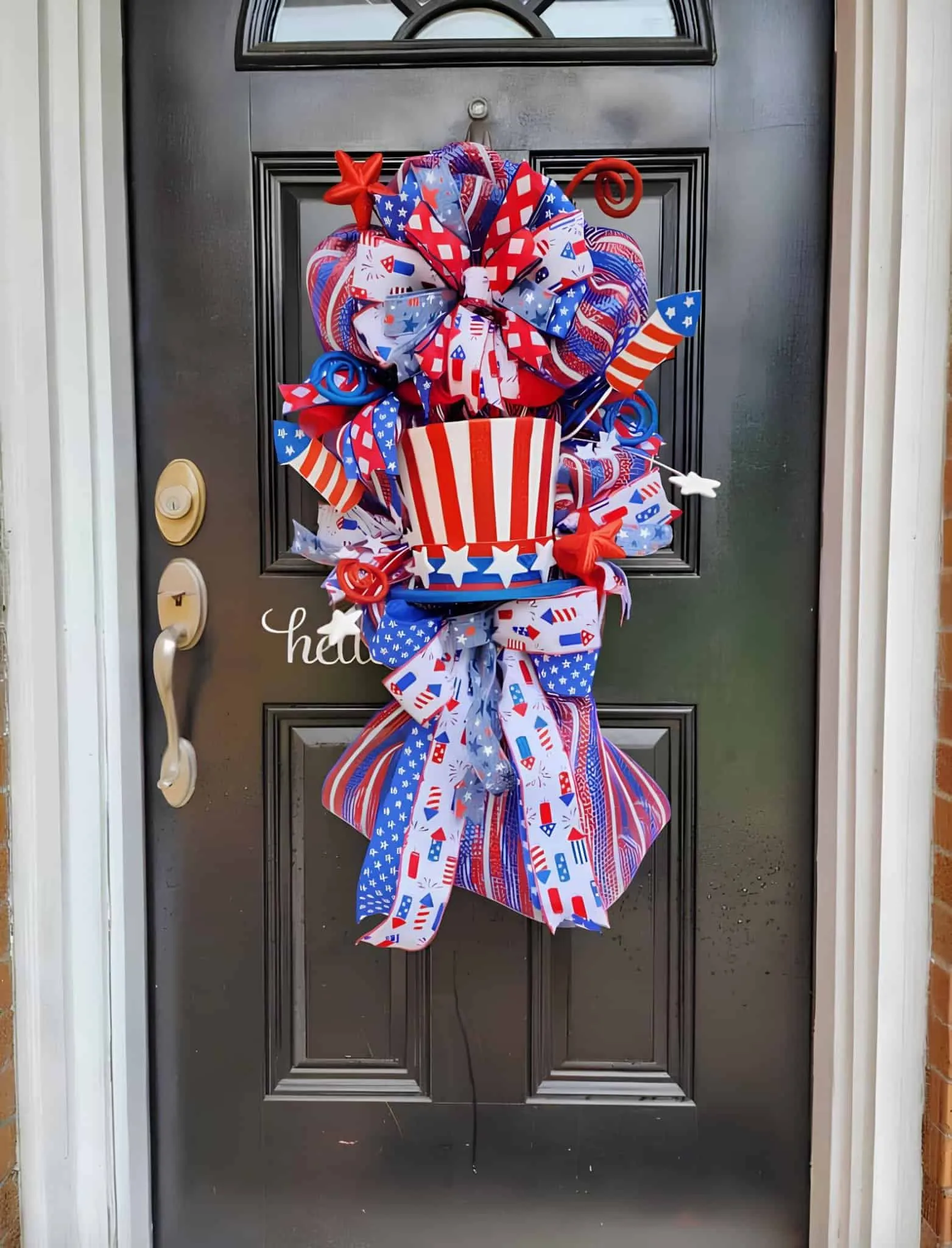 有趣的山姆大叔帽子花环，配有爱国丝带