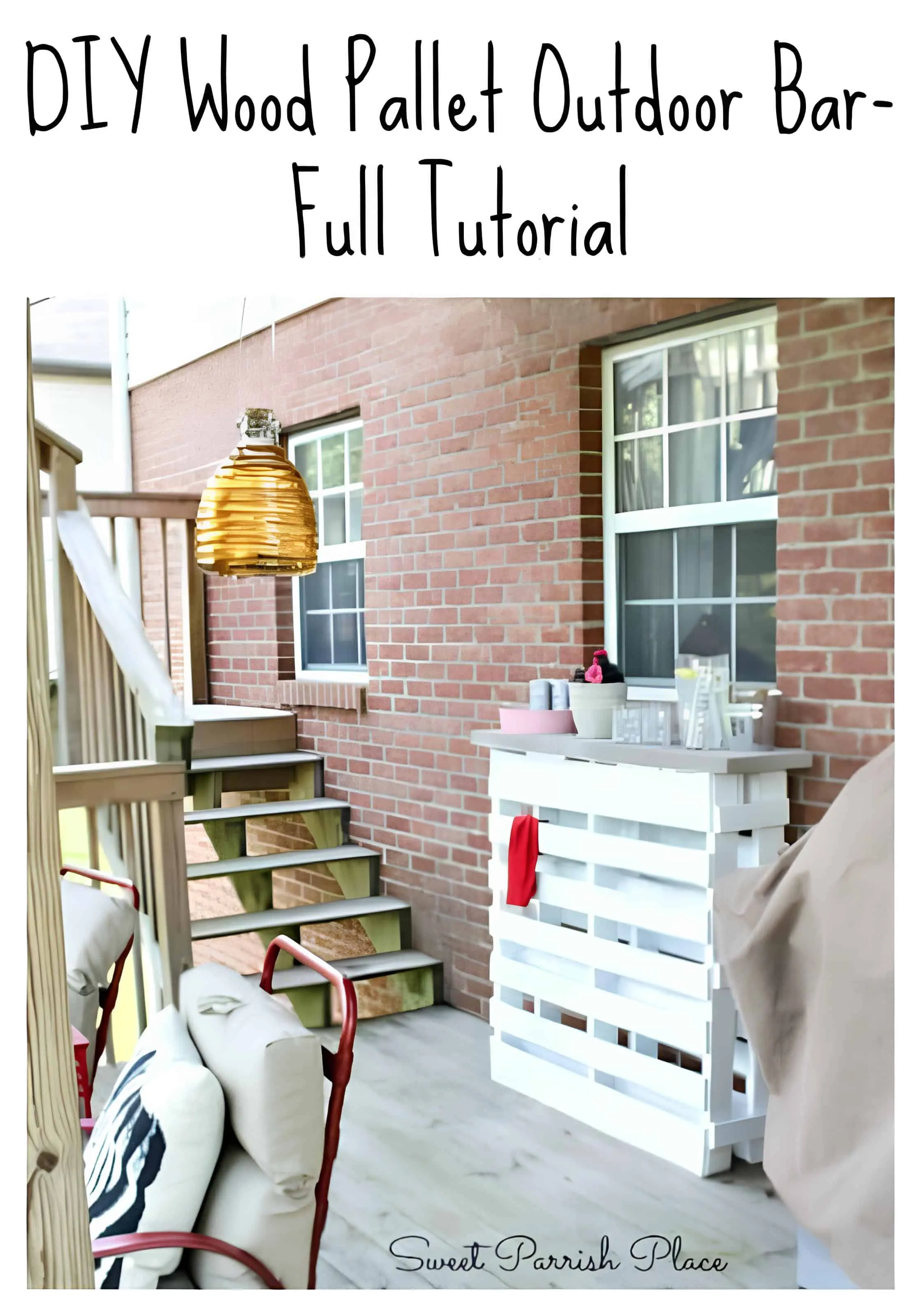 后院的白色酒吧台，装饰有现代设计