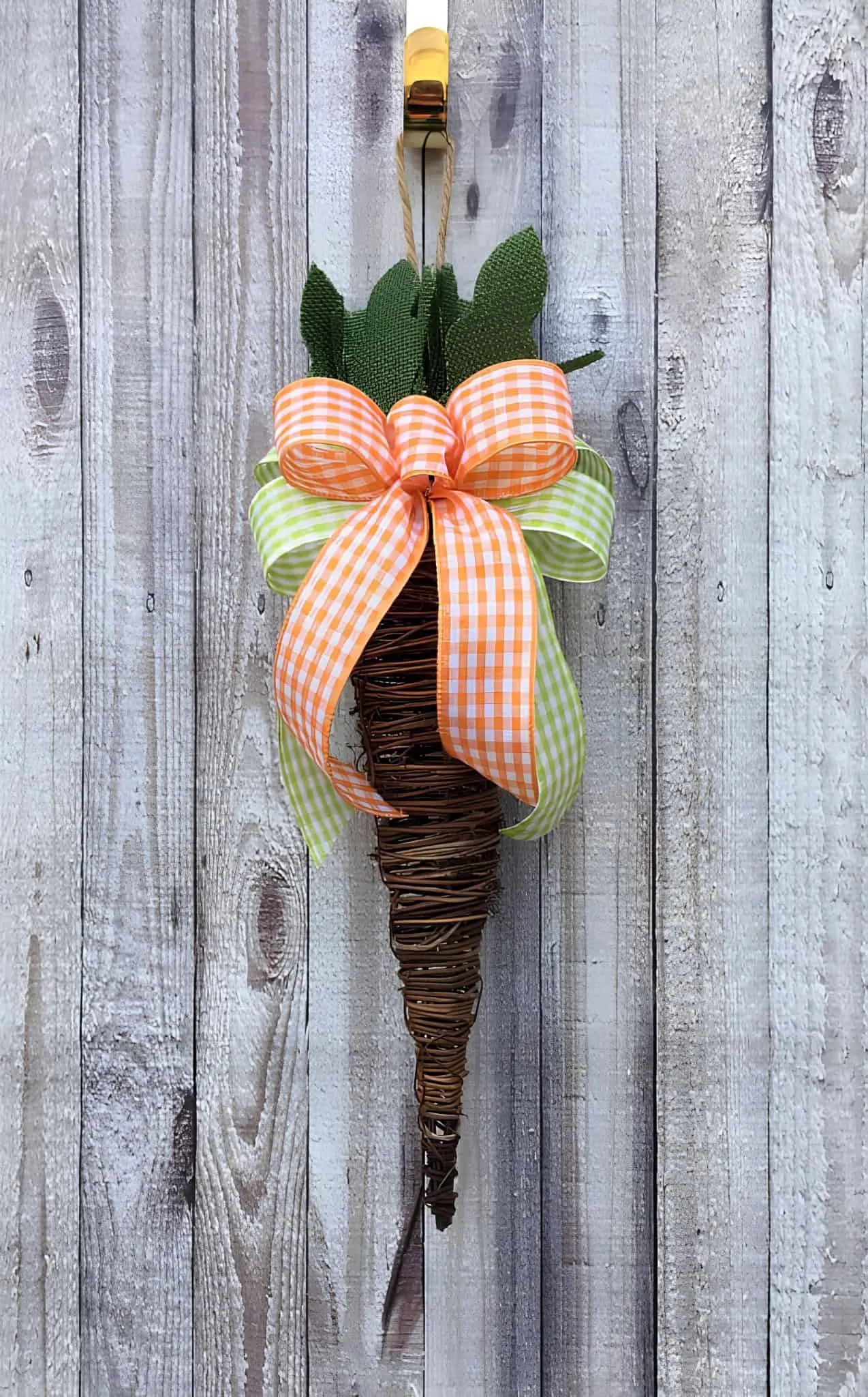 胡萝卜兔子挂饰，配有格子丝带