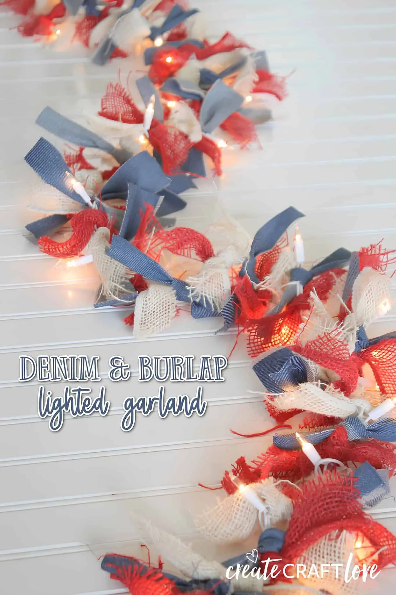 DIY 4日节牛仔布和袋子灯串，配有闪烁的灯泡