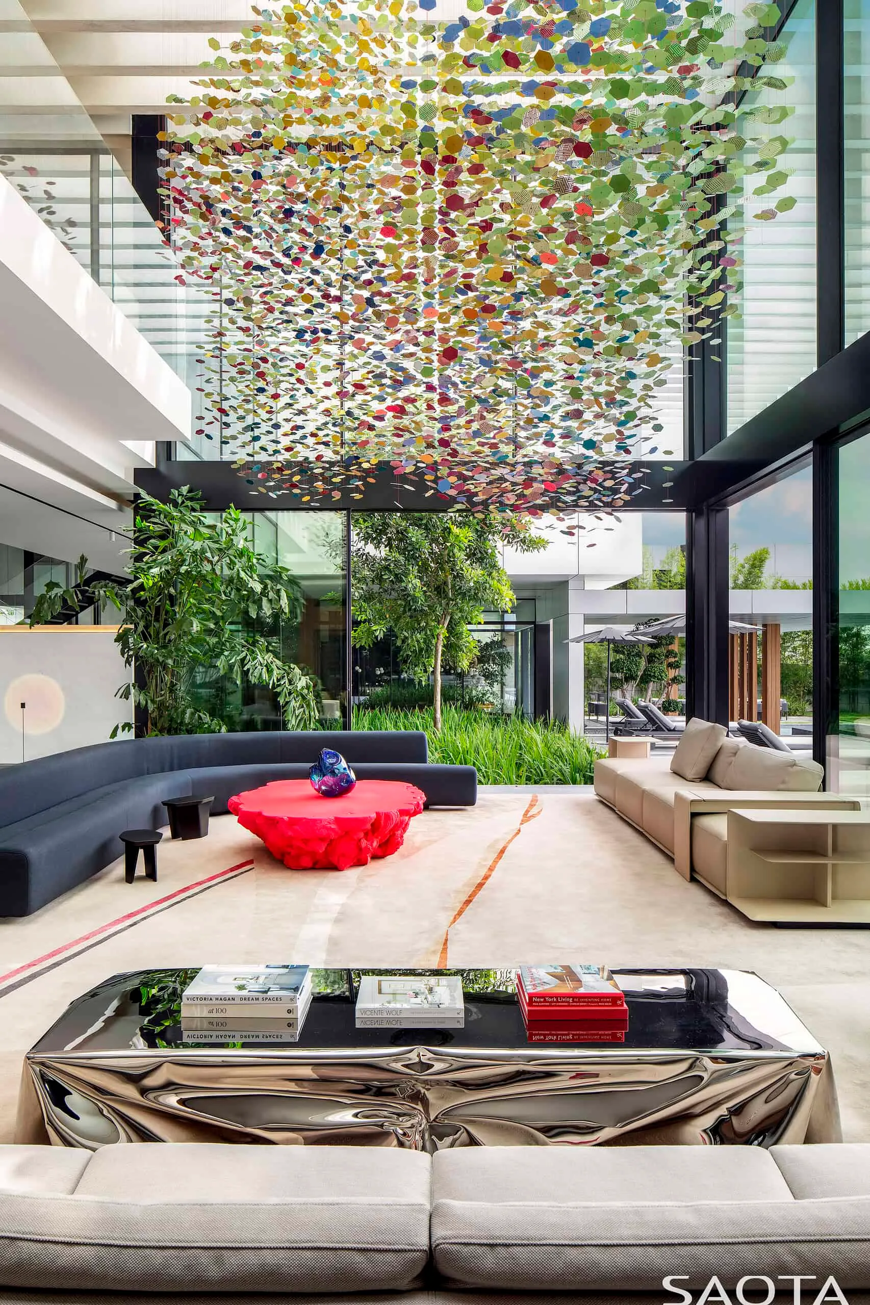 阿比让湖畔别墅由SAOTA设计：现代主义与自然的融合