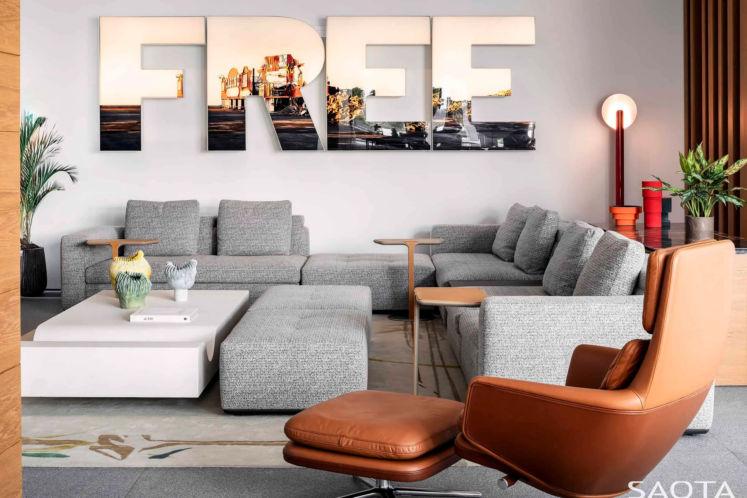 阿比让湖畔别墅由SAOTA设计：现代主义与自然的融合