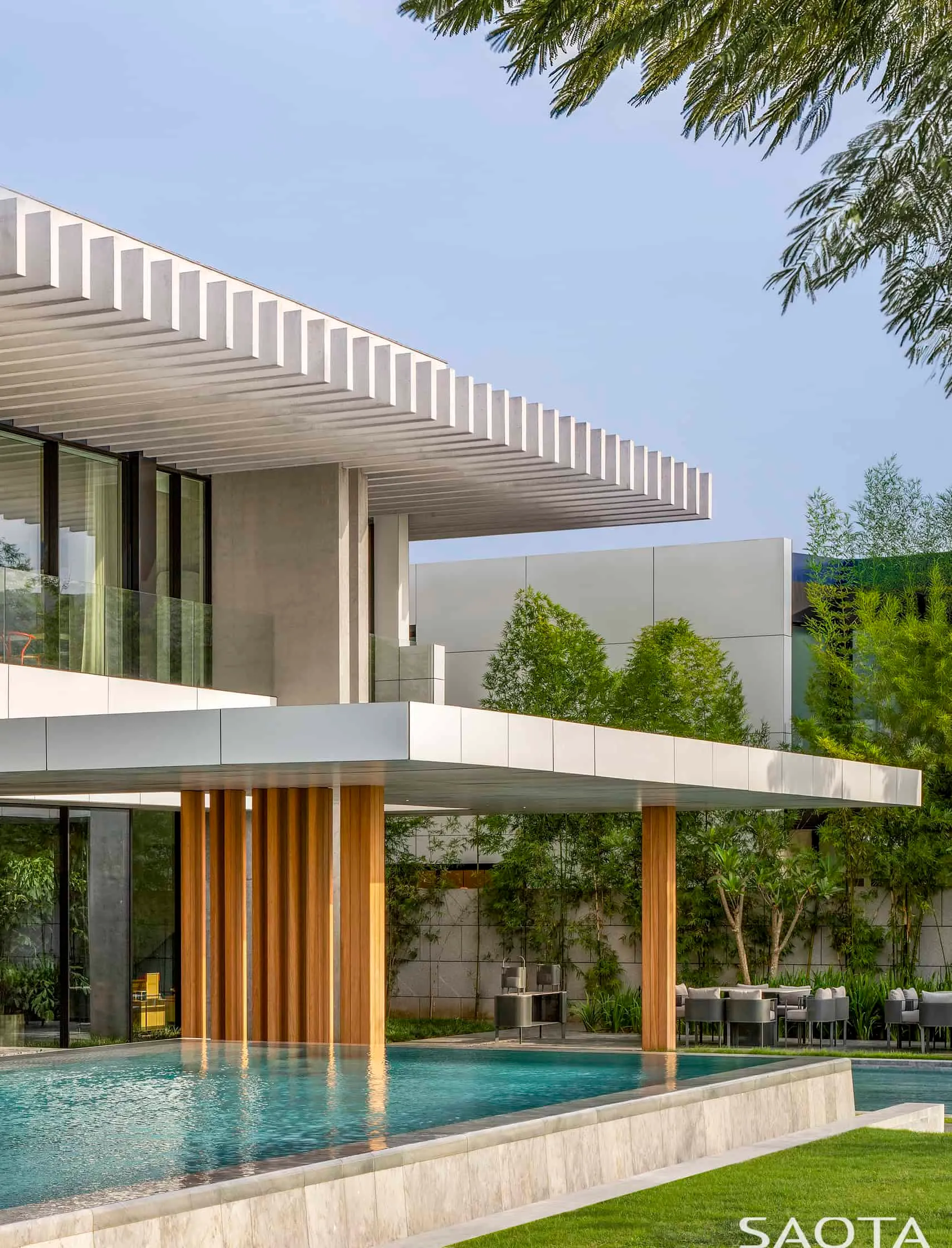 阿比让湖畔别墅由SAOTA设计：现代主义与自然的融合