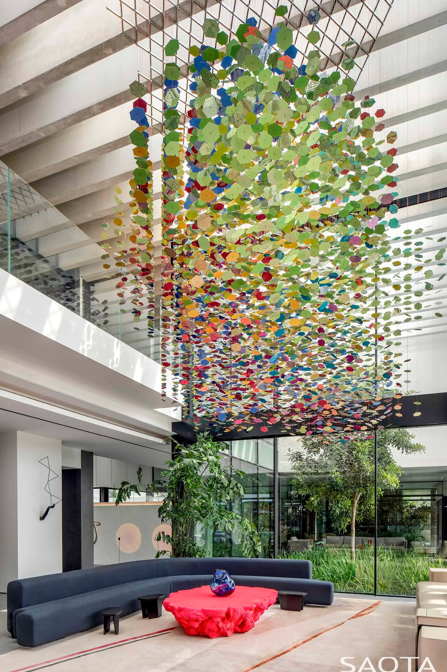 阿比让湖畔别墅由SAOTA设计：现代主义与自然的融合