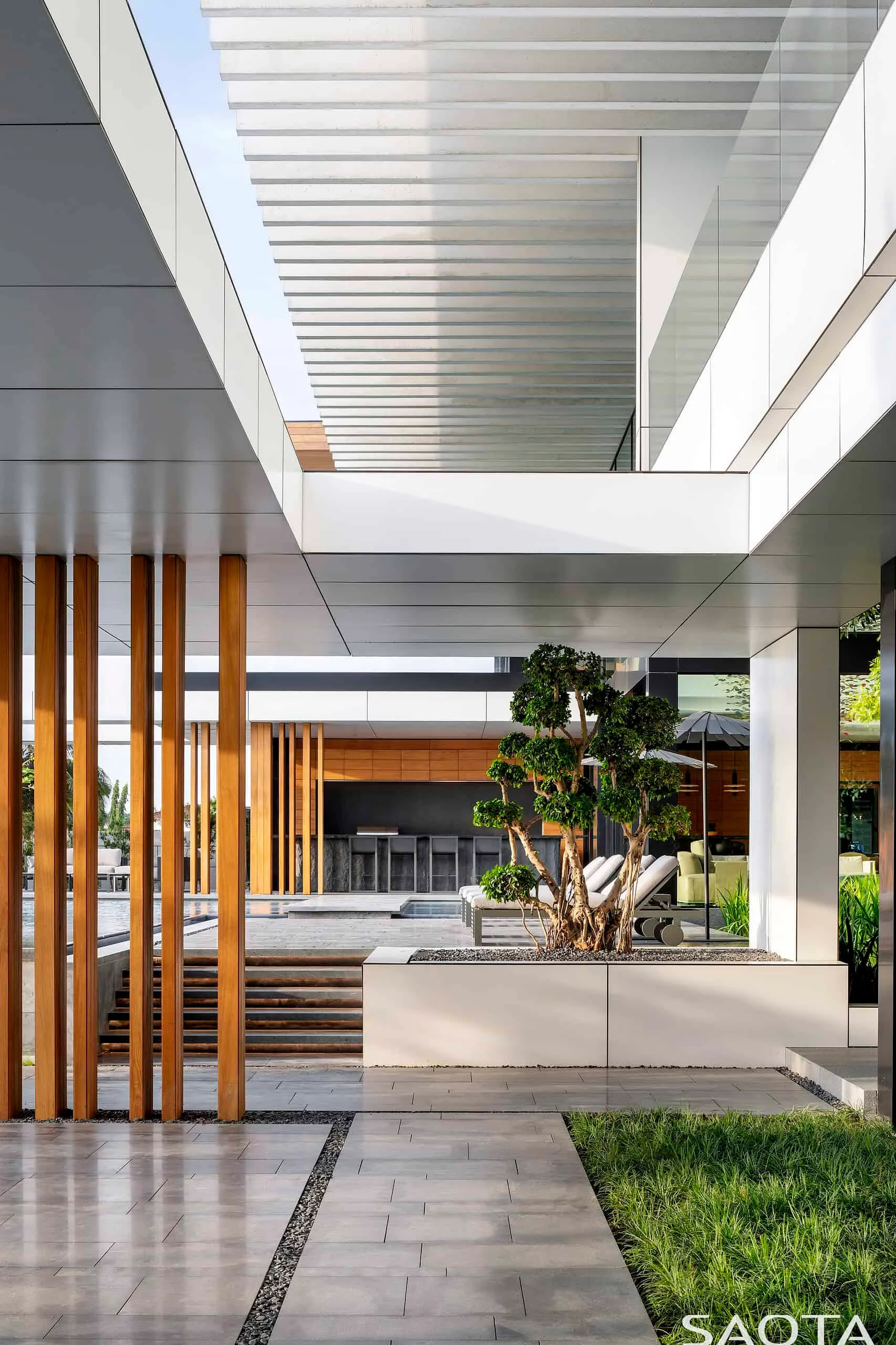 阿比让湖畔别墅由SAOTA设计：现代主义与自然的融合