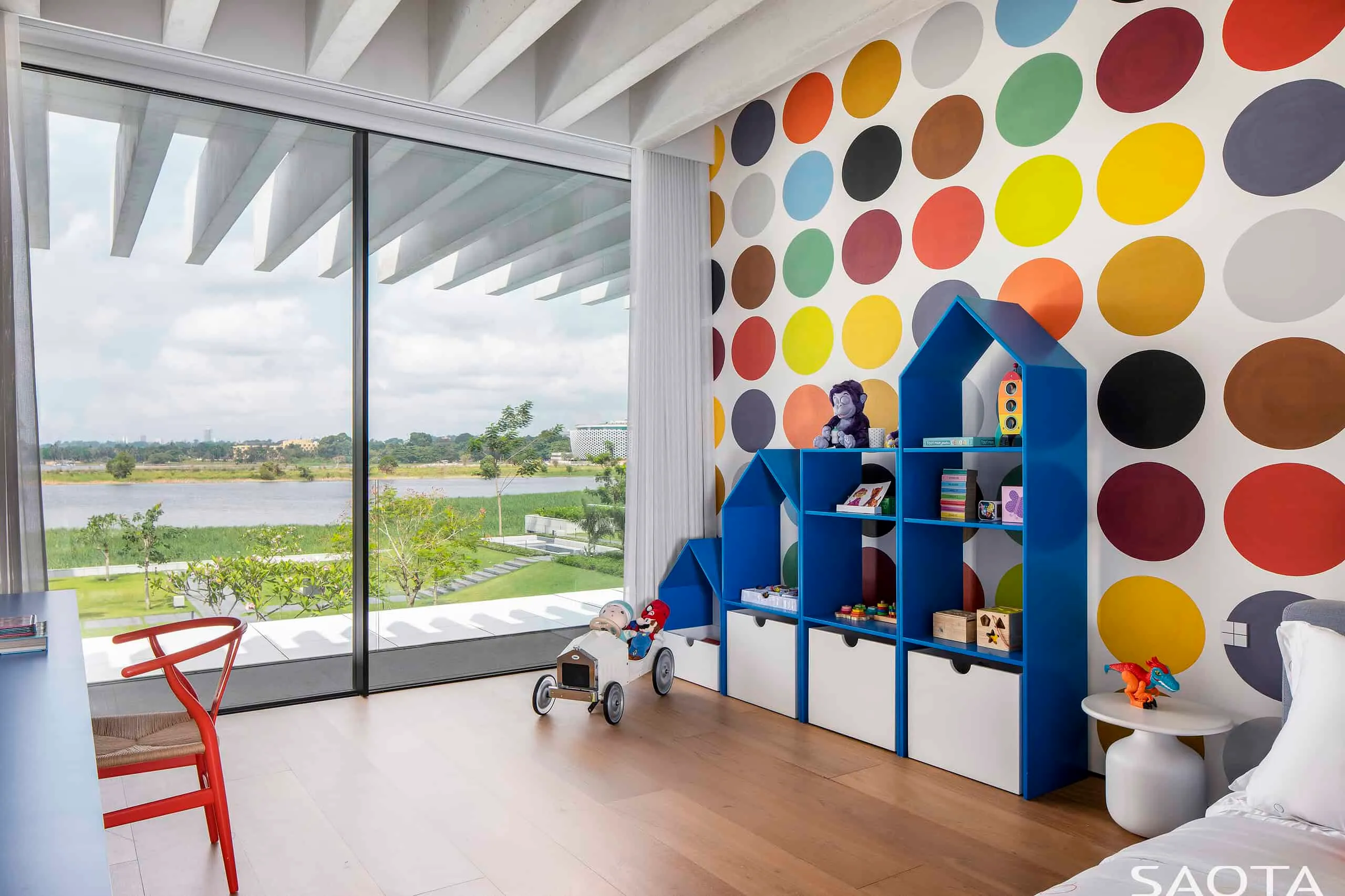 阿比让湖畔别墅由SAOTA设计：现代主义与自然的融合