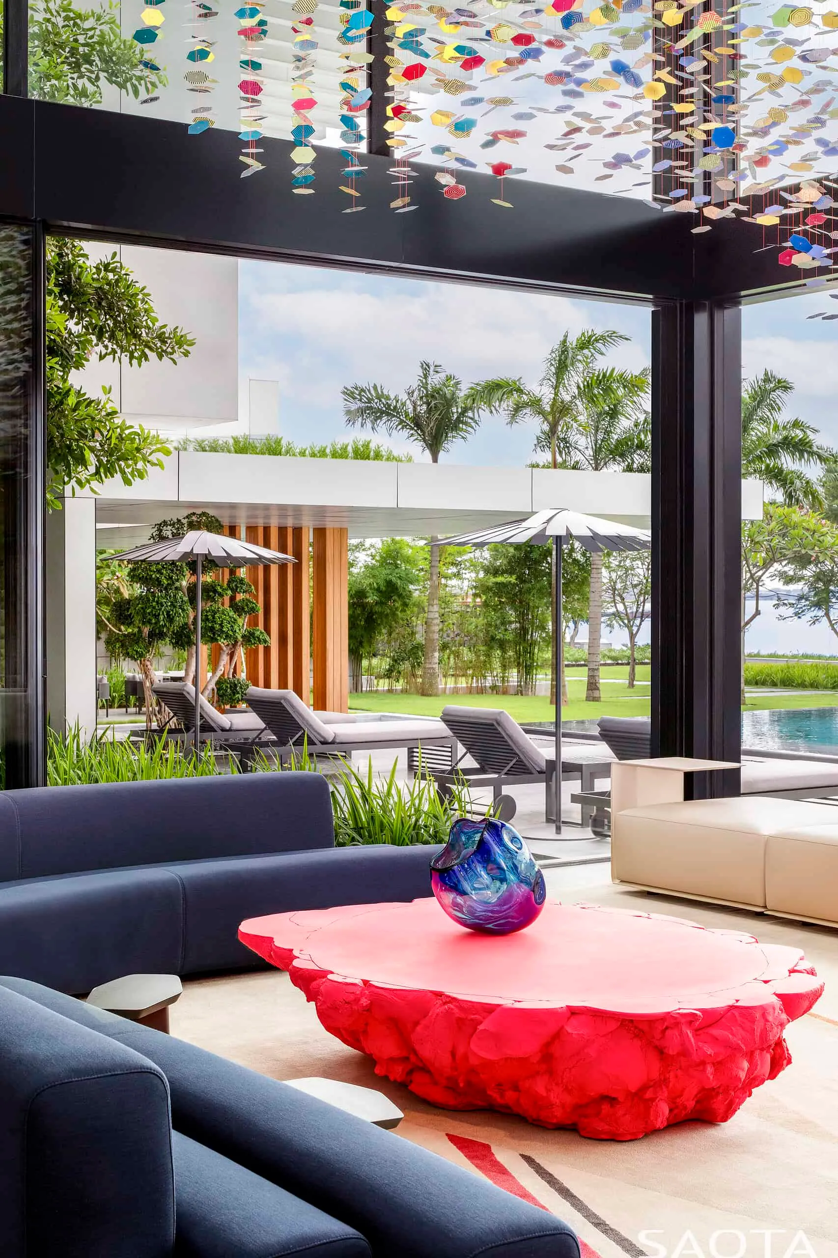 阿比让湖畔别墅由SAOTA设计：现代主义与自然的融合