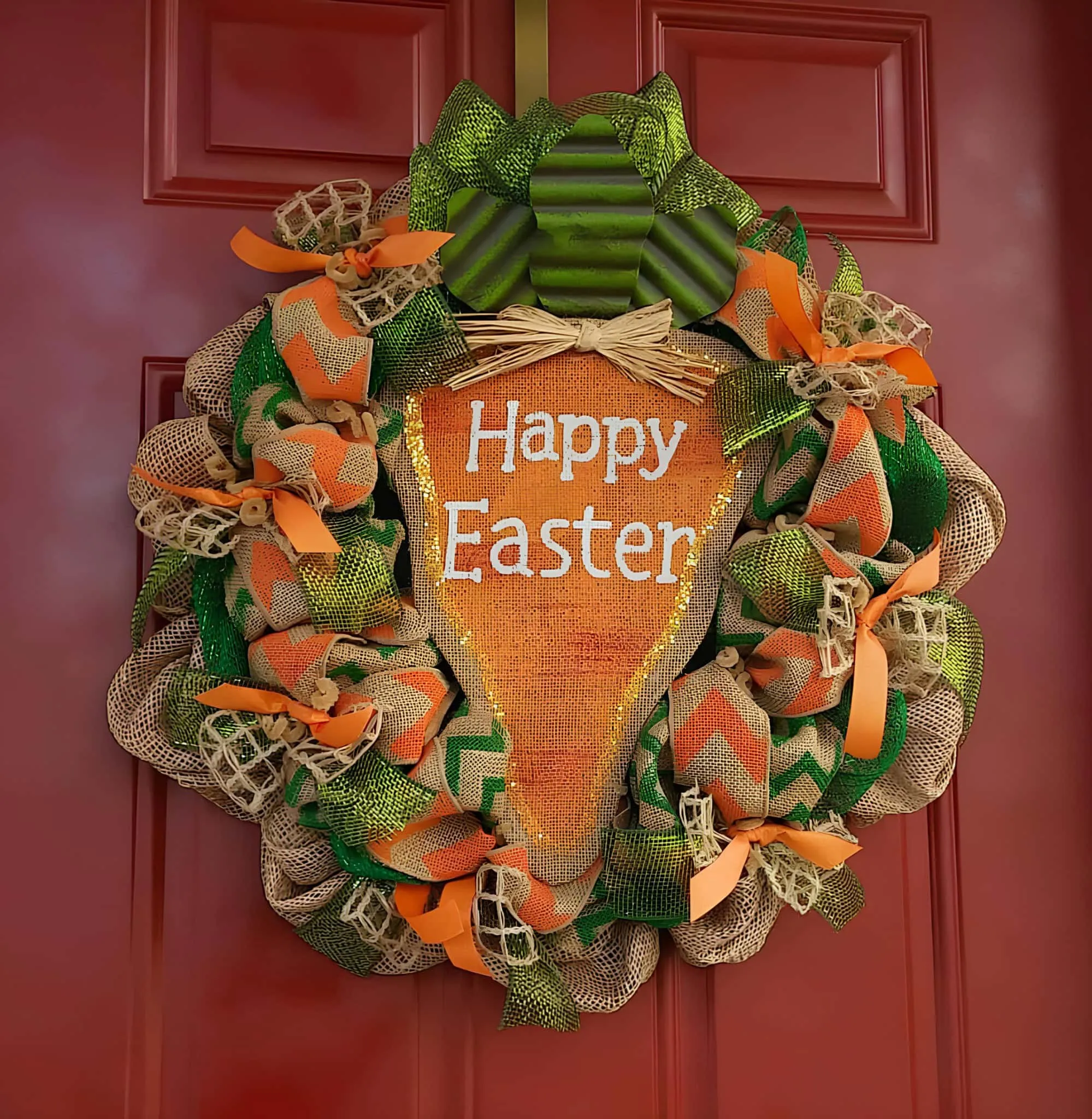 胡萝卜主题复活节门饰，配有橙色胡萝卜和绿色粗麻装饰