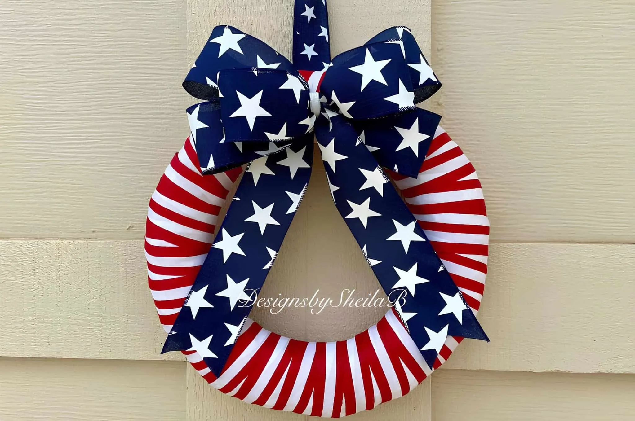 爱国花环，配有星形丝带和条纹