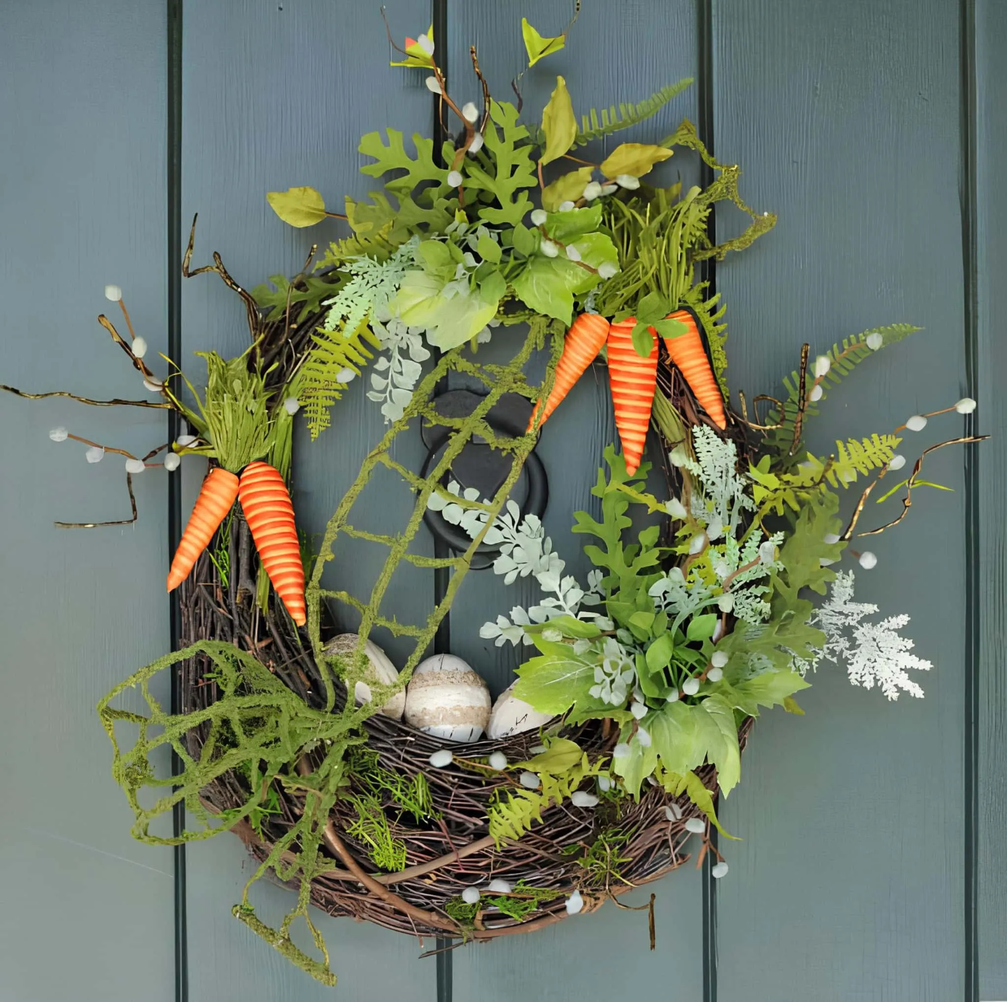 绿色春天门饰，配有假胡萝卜和天然绿叶