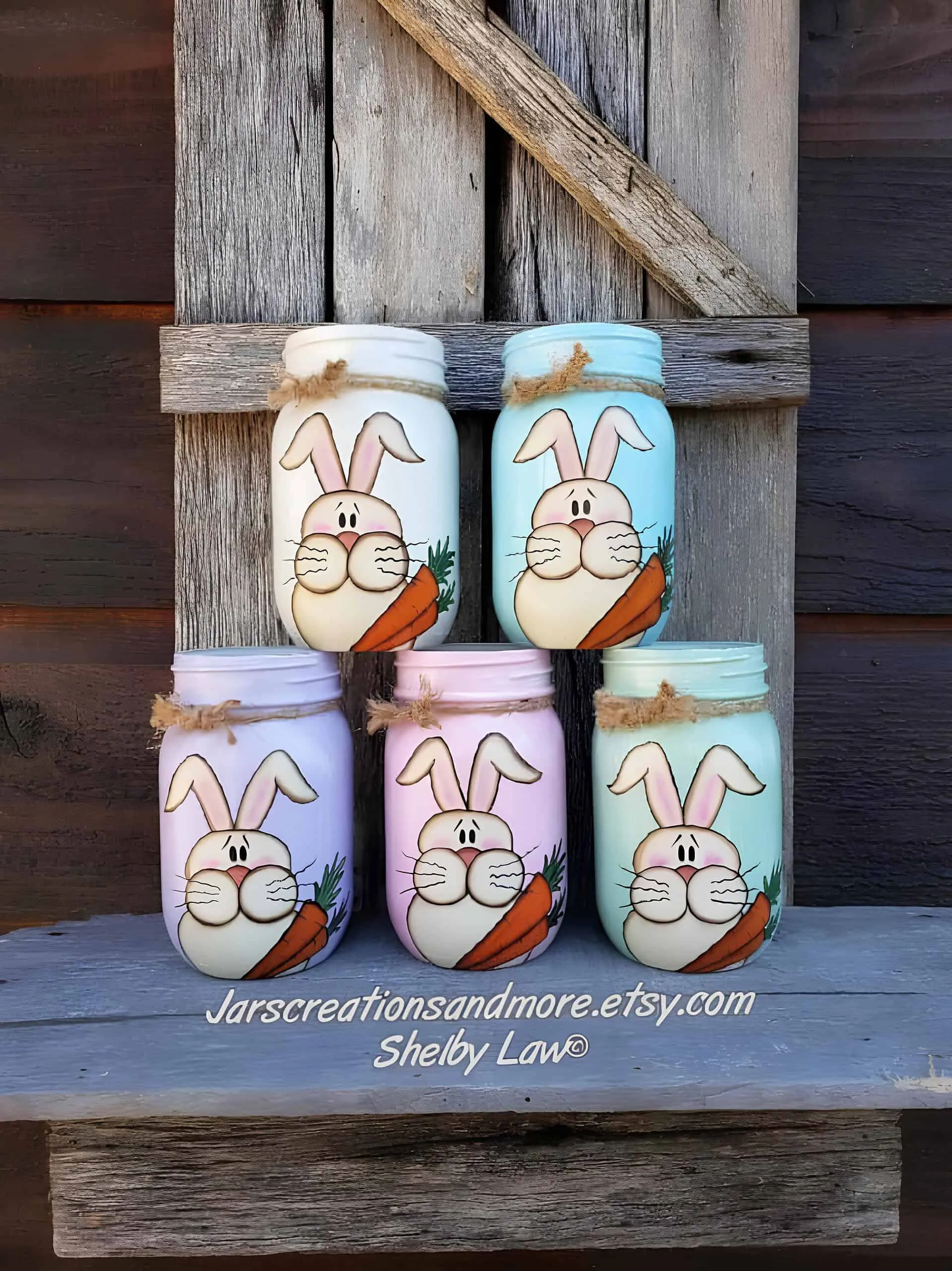 手工复活节 Mason 罐子，有卡通兔子拿着粉彩色胡萝卜