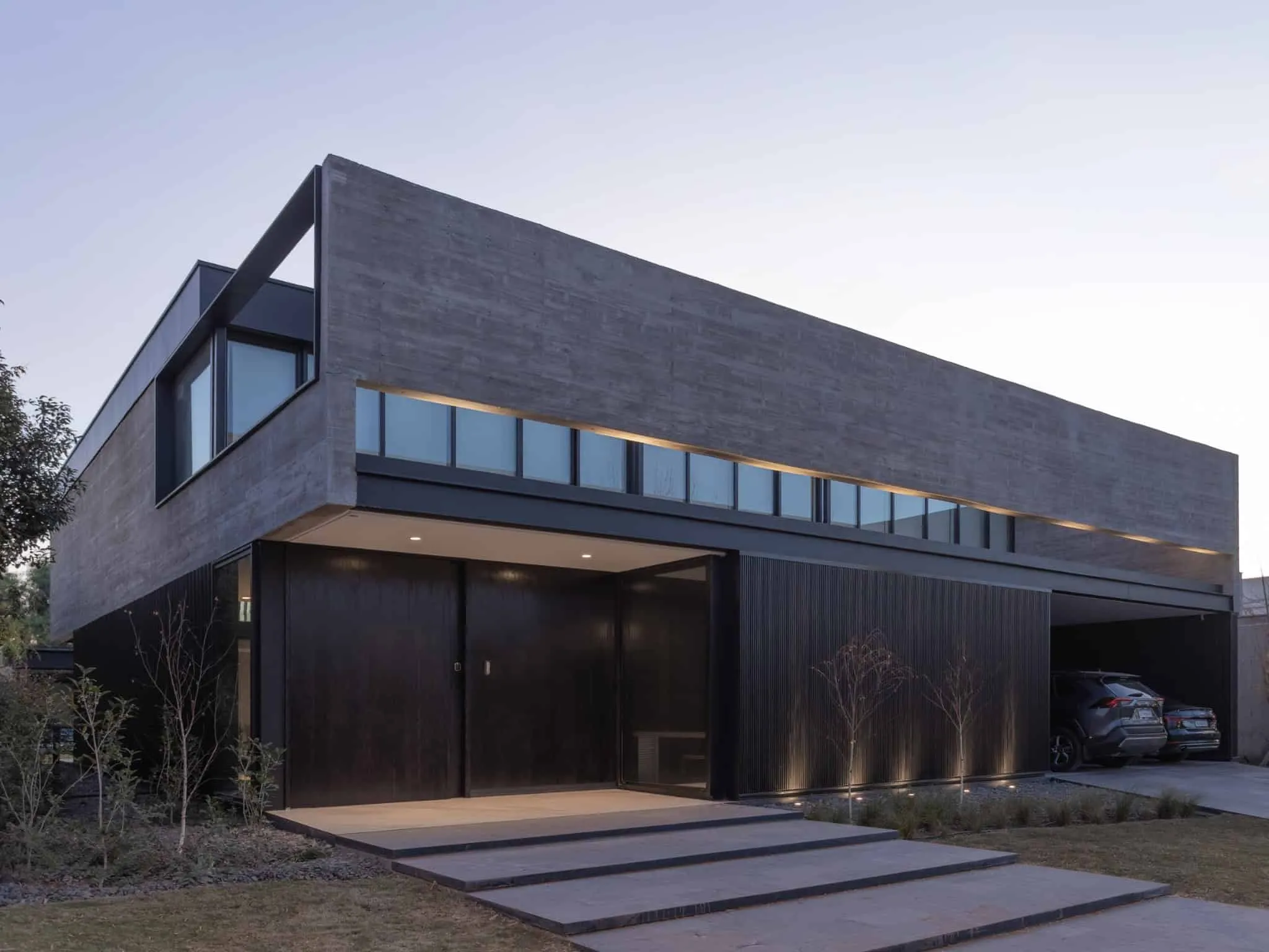 A4estudio设计的Kasa EE：傍晚时分现代混凝土住宅立面