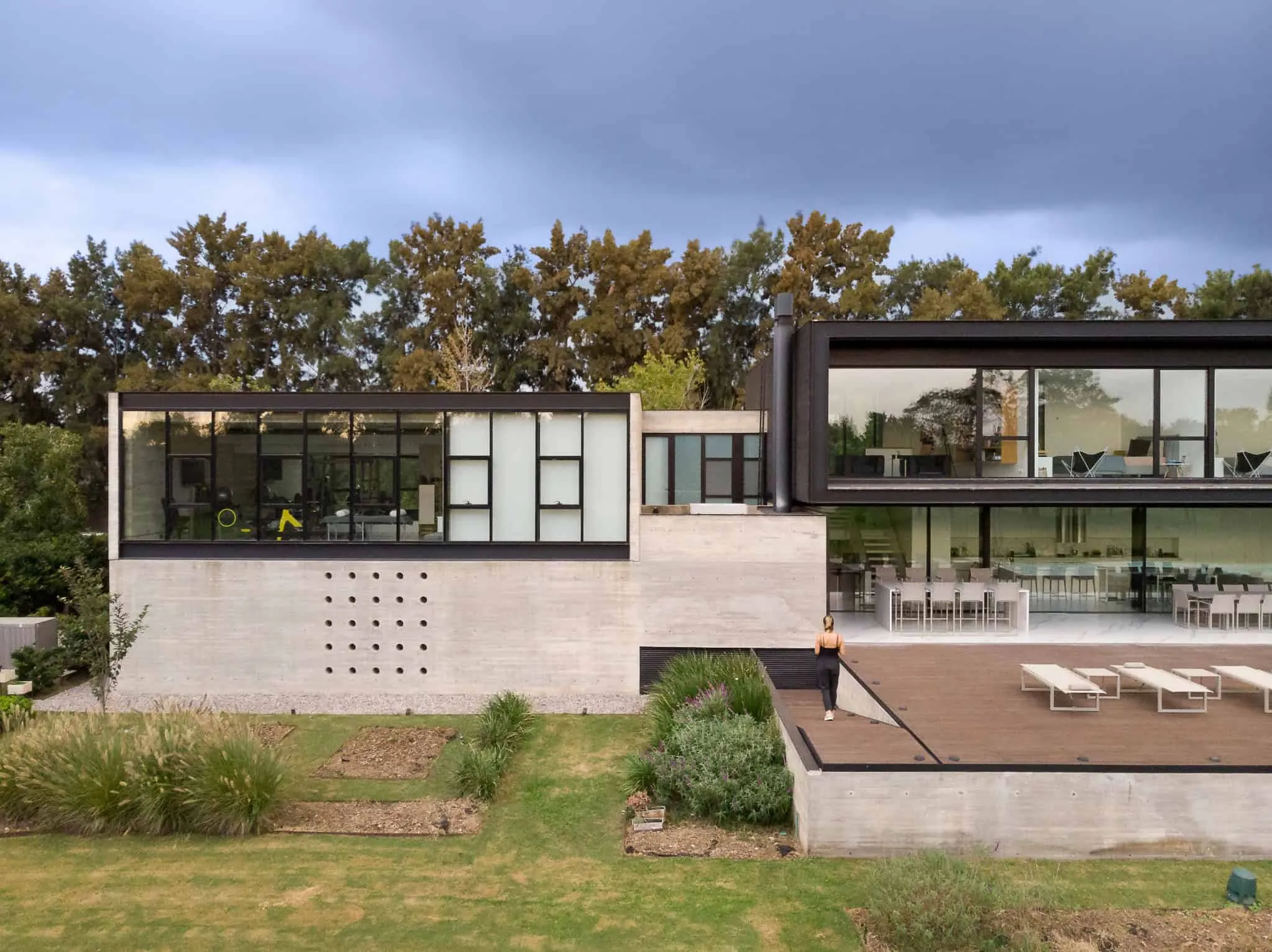 帕切科住宅附属建筑特写，有人物