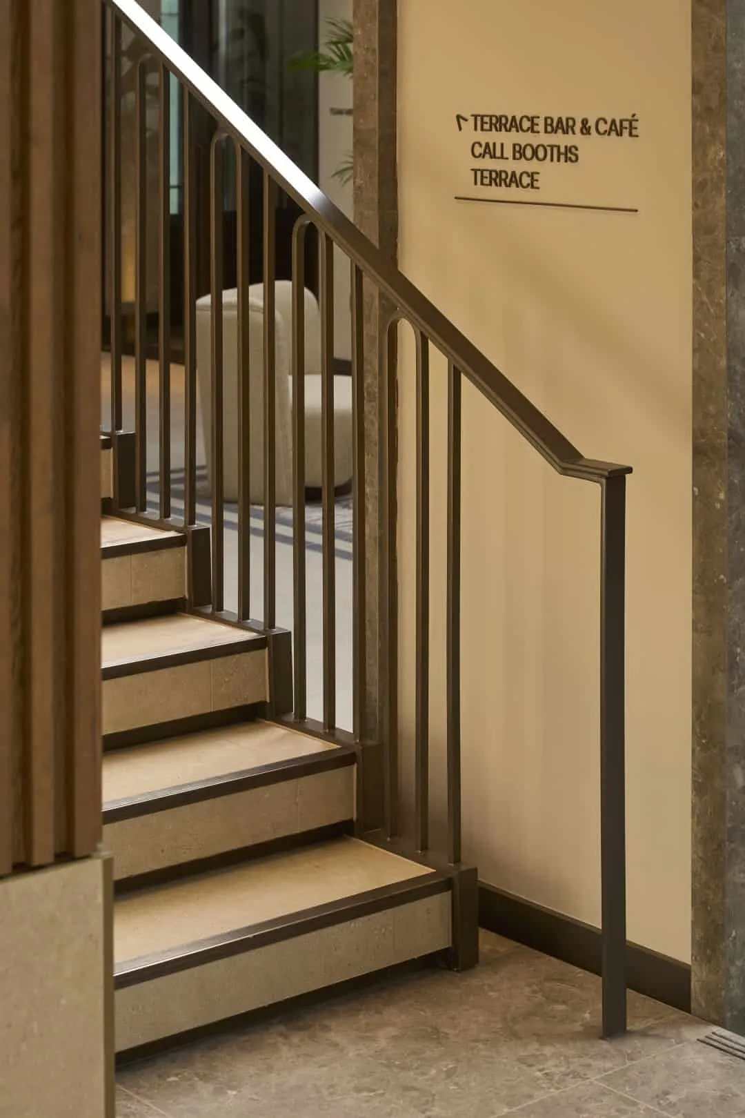 GRID Architects和Interiors打造的海豚广场：重新定义现代住宅的象征