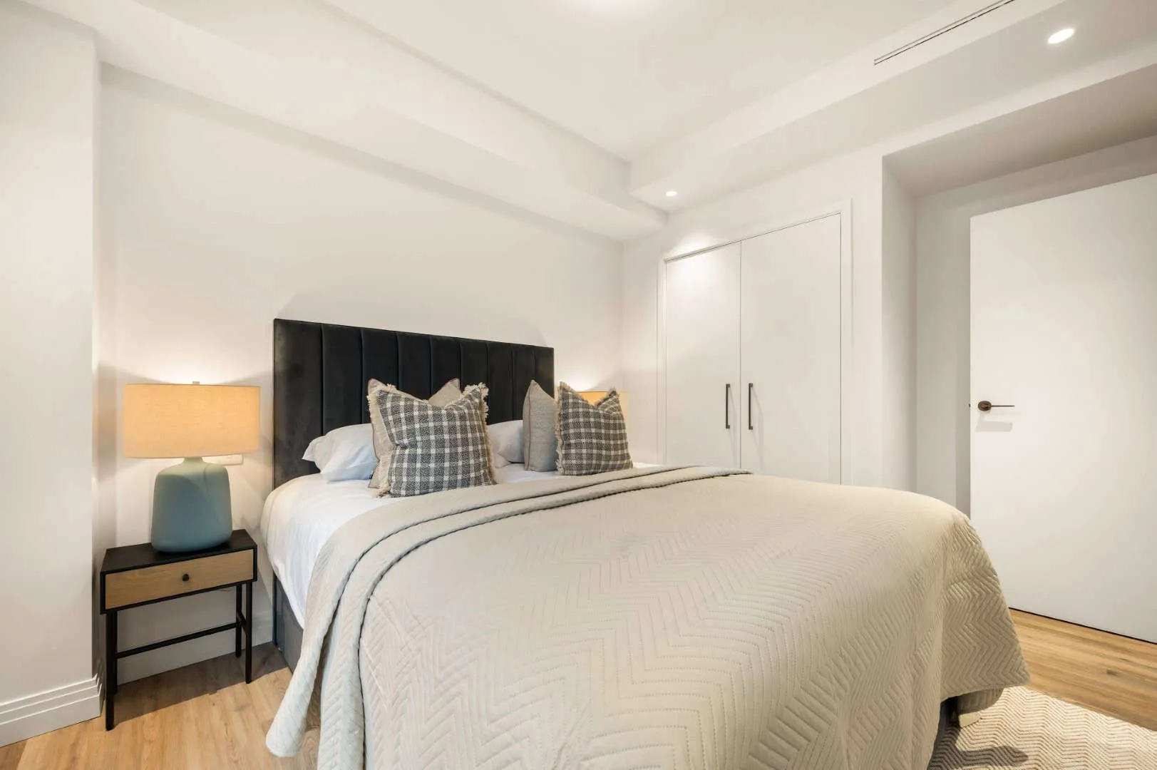 GRID Architects和Interiors打造的海豚广场：重新定义现代住宅的象征