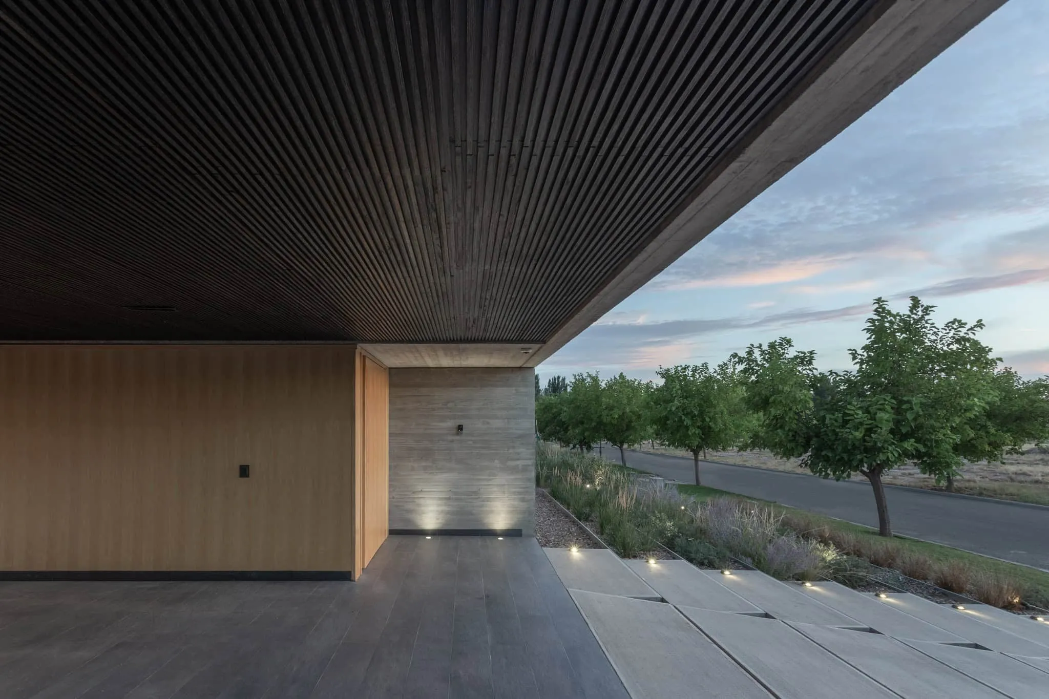 A4estudio设计的Casa Anabela混凝土与门部细节。