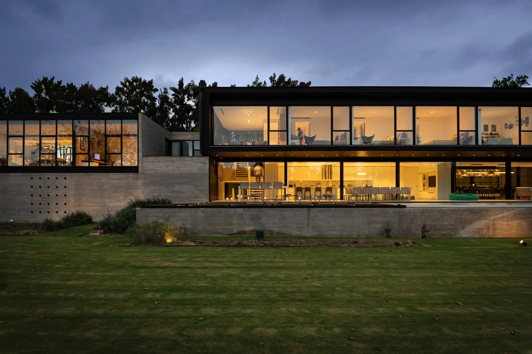 客厅与餐厅特写，夕阳下闪闪发光