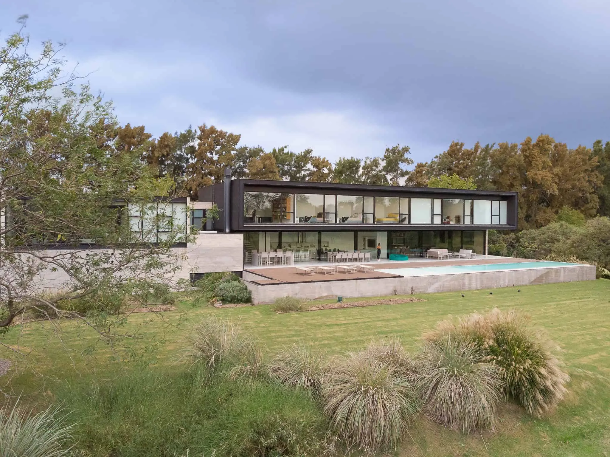 帕切科住宅远侧视图，自然景观