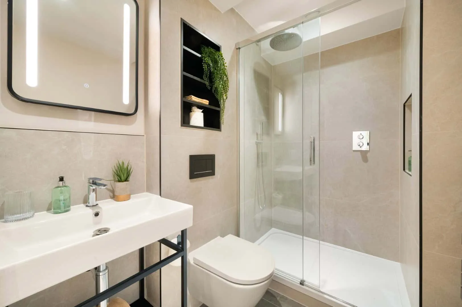 GRID Architects和Interiors打造的海豚广场：重新定义现代住宅的象征