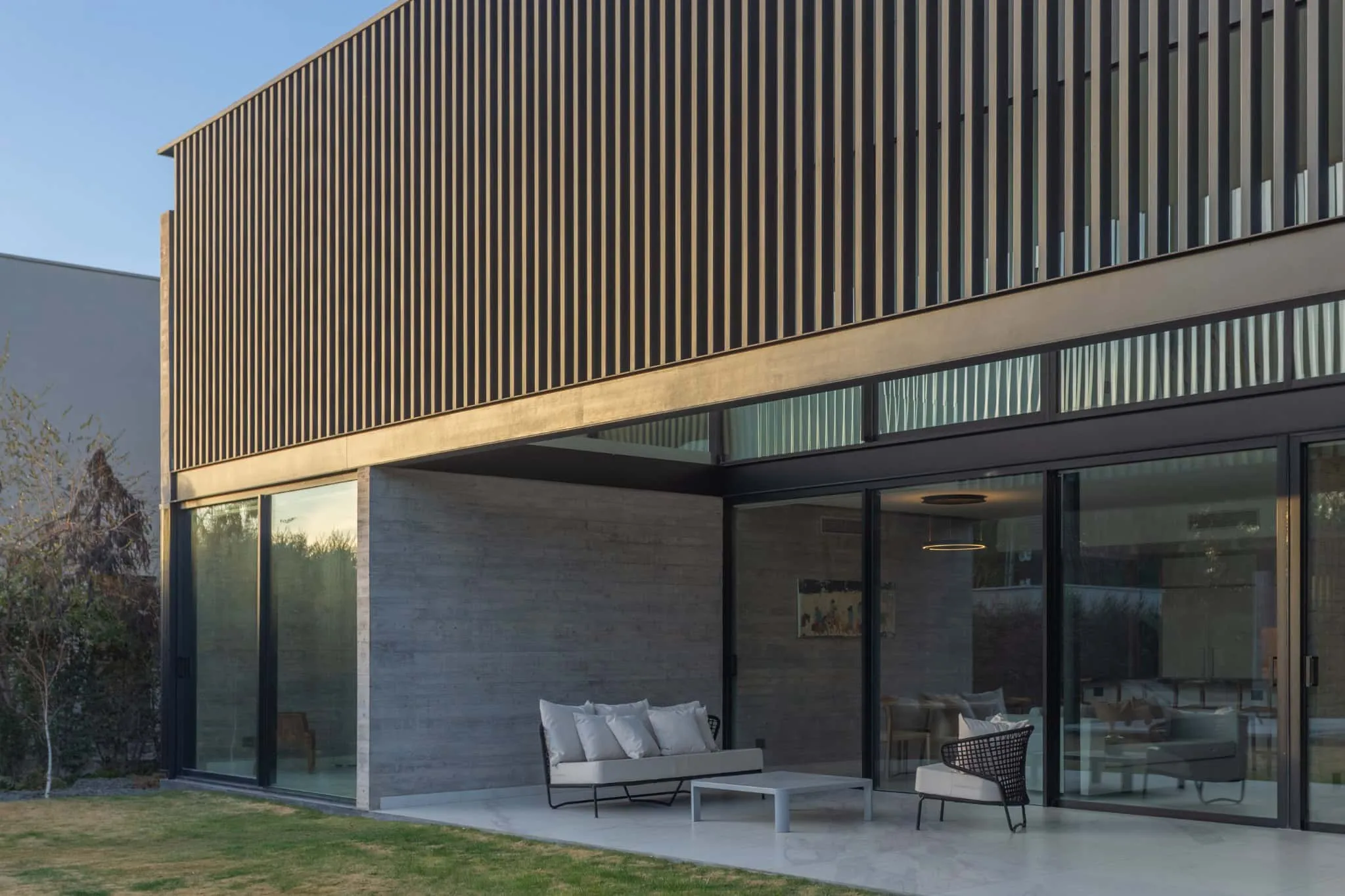 A4estudio设计的Kasa EE：简约住宅露台家具