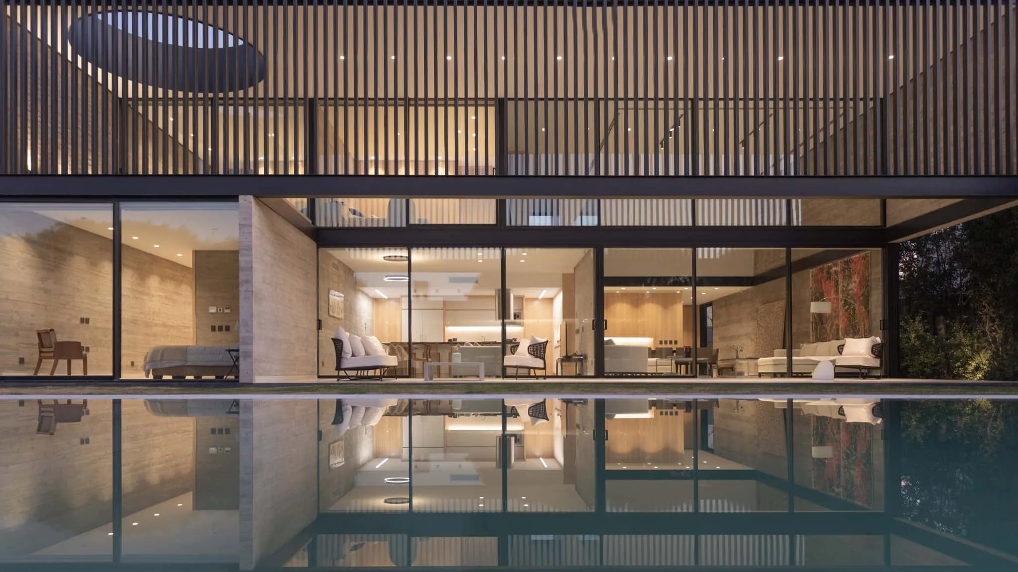 A4estudio设计的Kasa EE：夜晚立面全反射