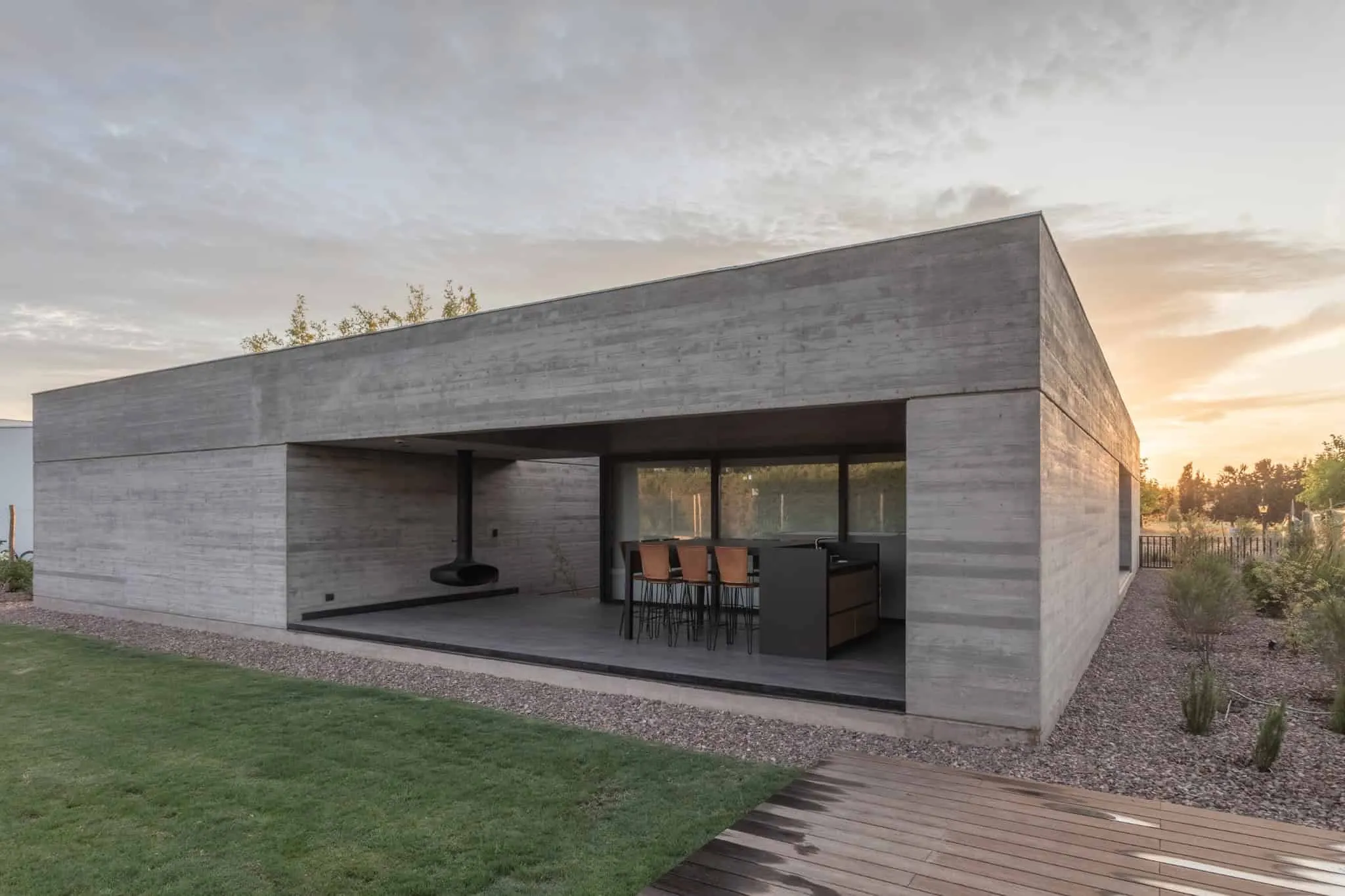 A4estudio设计的Casa Anabela开放式餐厅 pavilion。