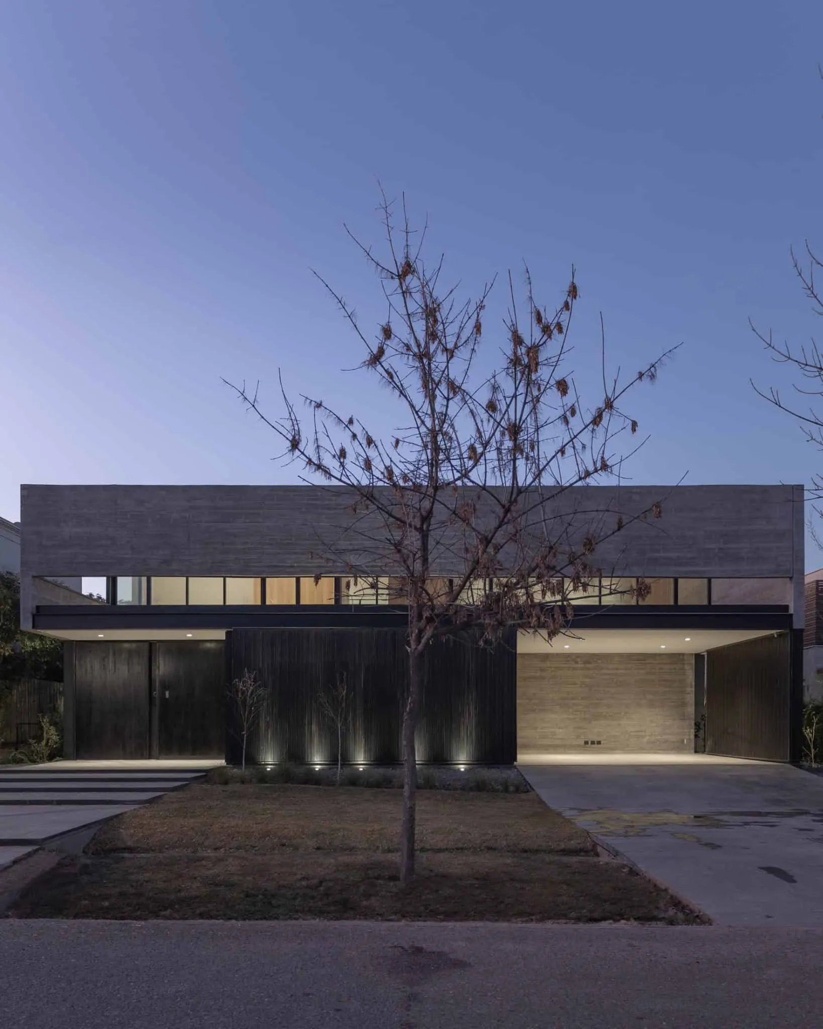 A4estudio设计的Kasa EE：立面日落直视