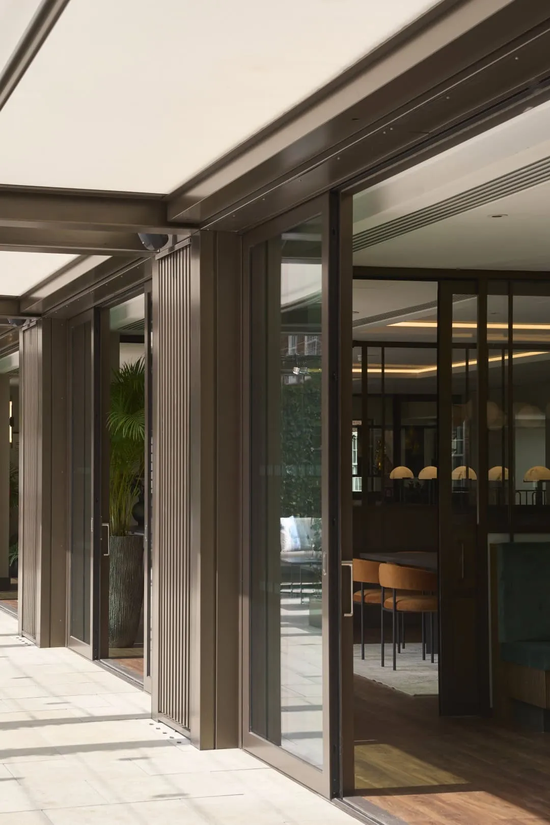 GRID Architects和Interiors打造的海豚广场：重新定义现代住宅的象征