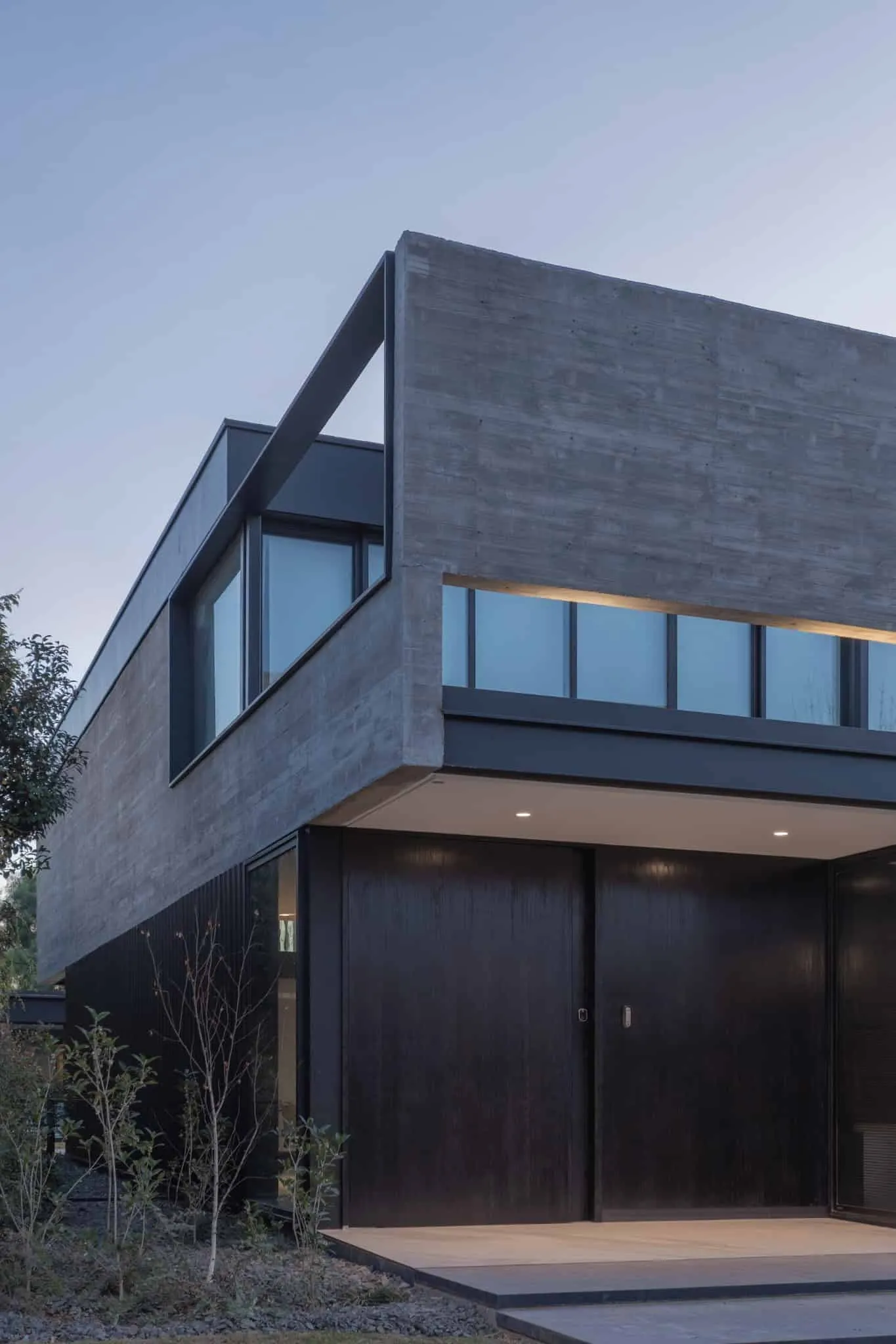 A4estudio设计的Kasa EE：现代住宅角落细节