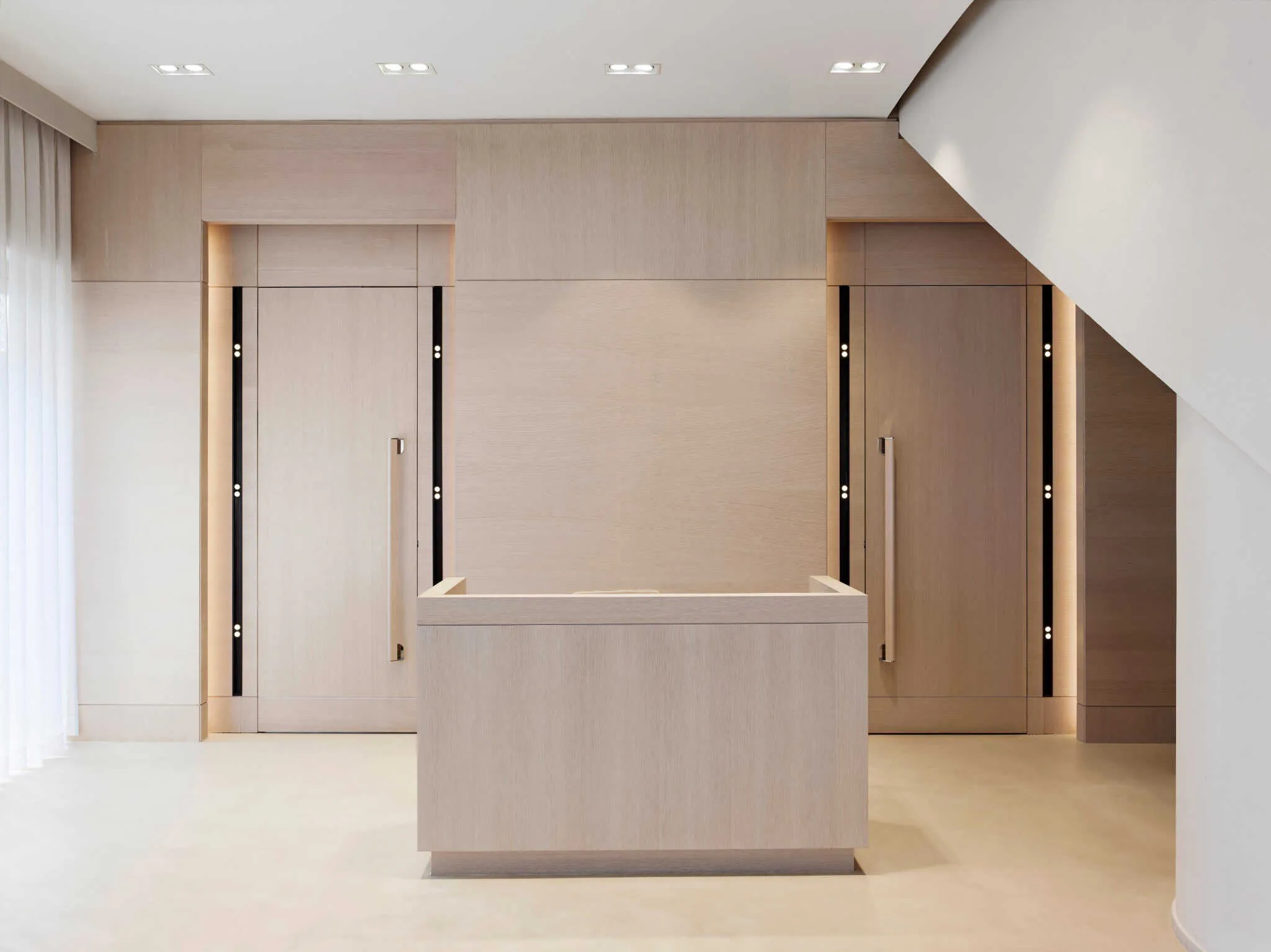 Conference room wall of Özlenir Headquarter with custom wooden texture by URBANJOBS